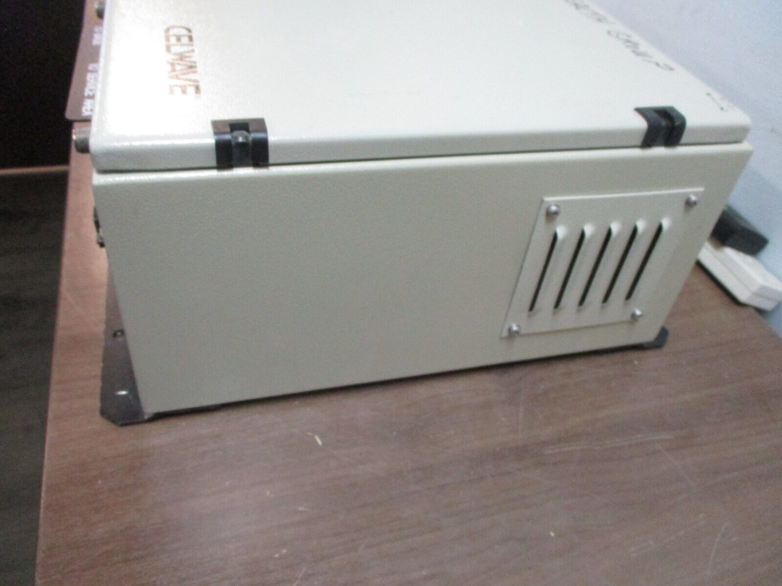 Celwave RF Repeater Amplifier 48550-N TX: 869-891.5 MHz RX: 824-846.5 MHz Used