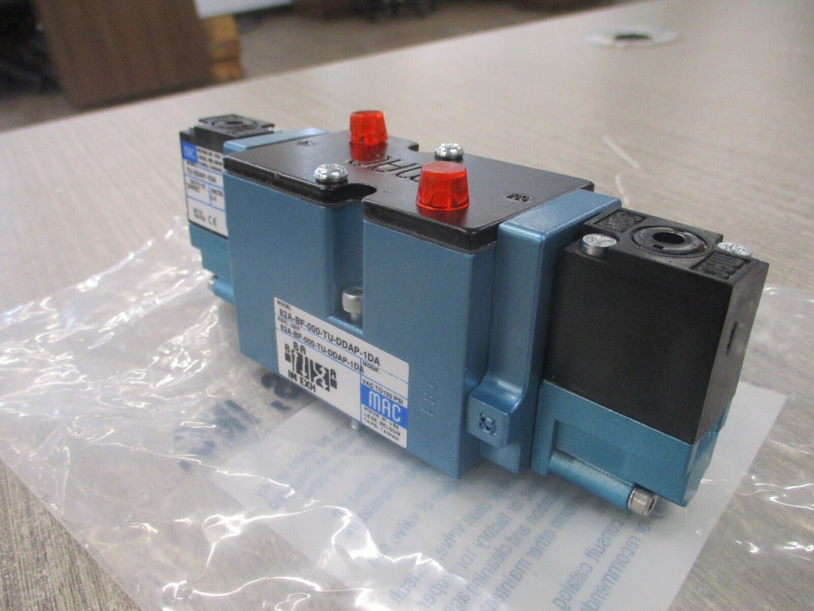MAC Solenoid Valve 82A-BF-000-TU-DDAP-1DA New Surplus