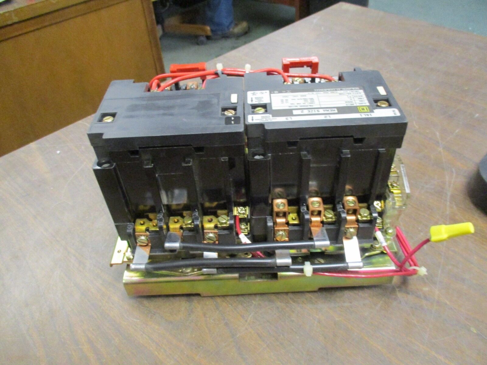 Square D Size 2 2-Speed Starter 8810 SD04 120V Coil 600V Used