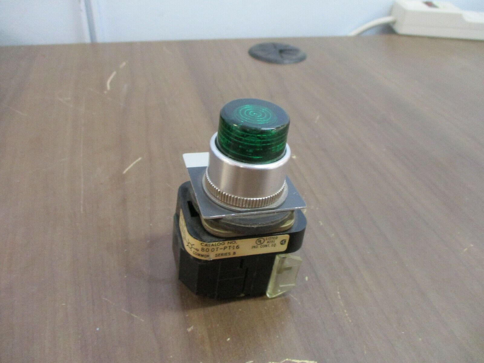 Allen-Bradley Illuminated Push Button 800T-PT16 Ser. B Green Used