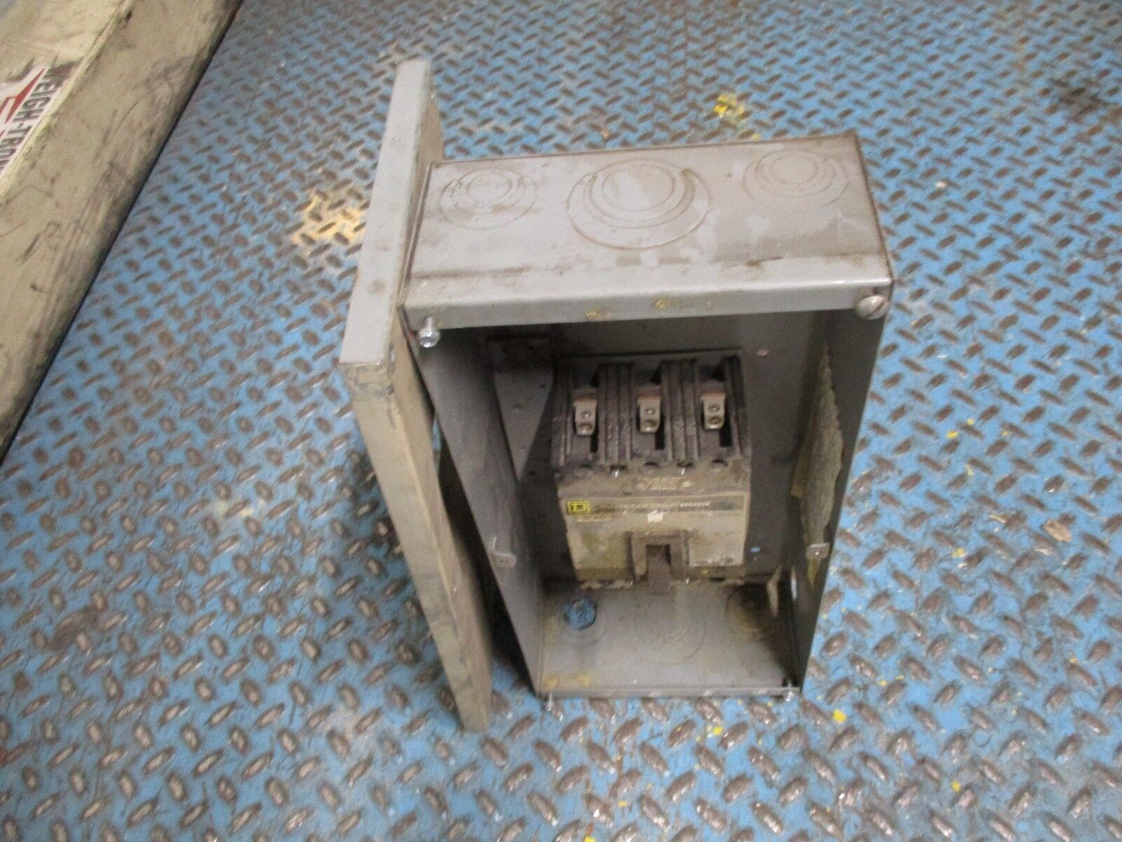 Square D Enclosed Circuit Breaker FAL34030 30A 600V *Missing Cover Screws* Used