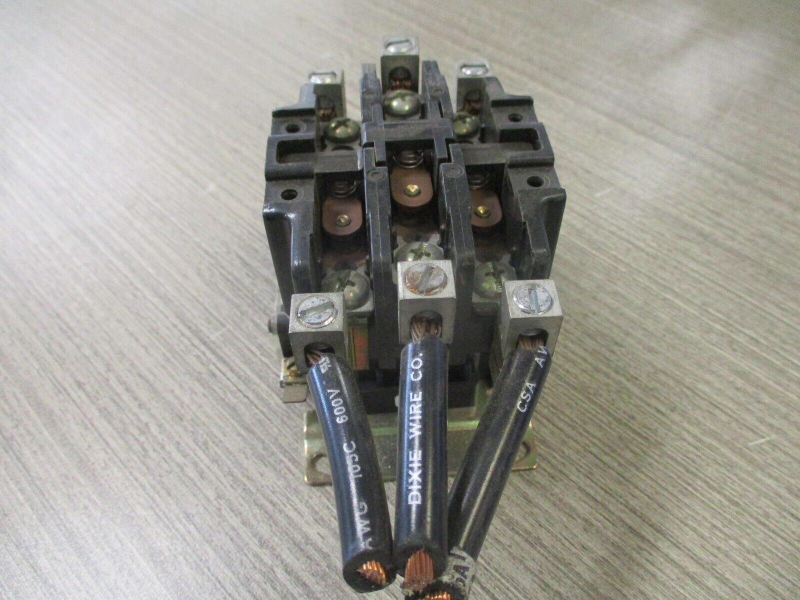Furnas Definite Purpose Contactor 42CE35AFGC139 Ser. B 120V 40A 600V Used.