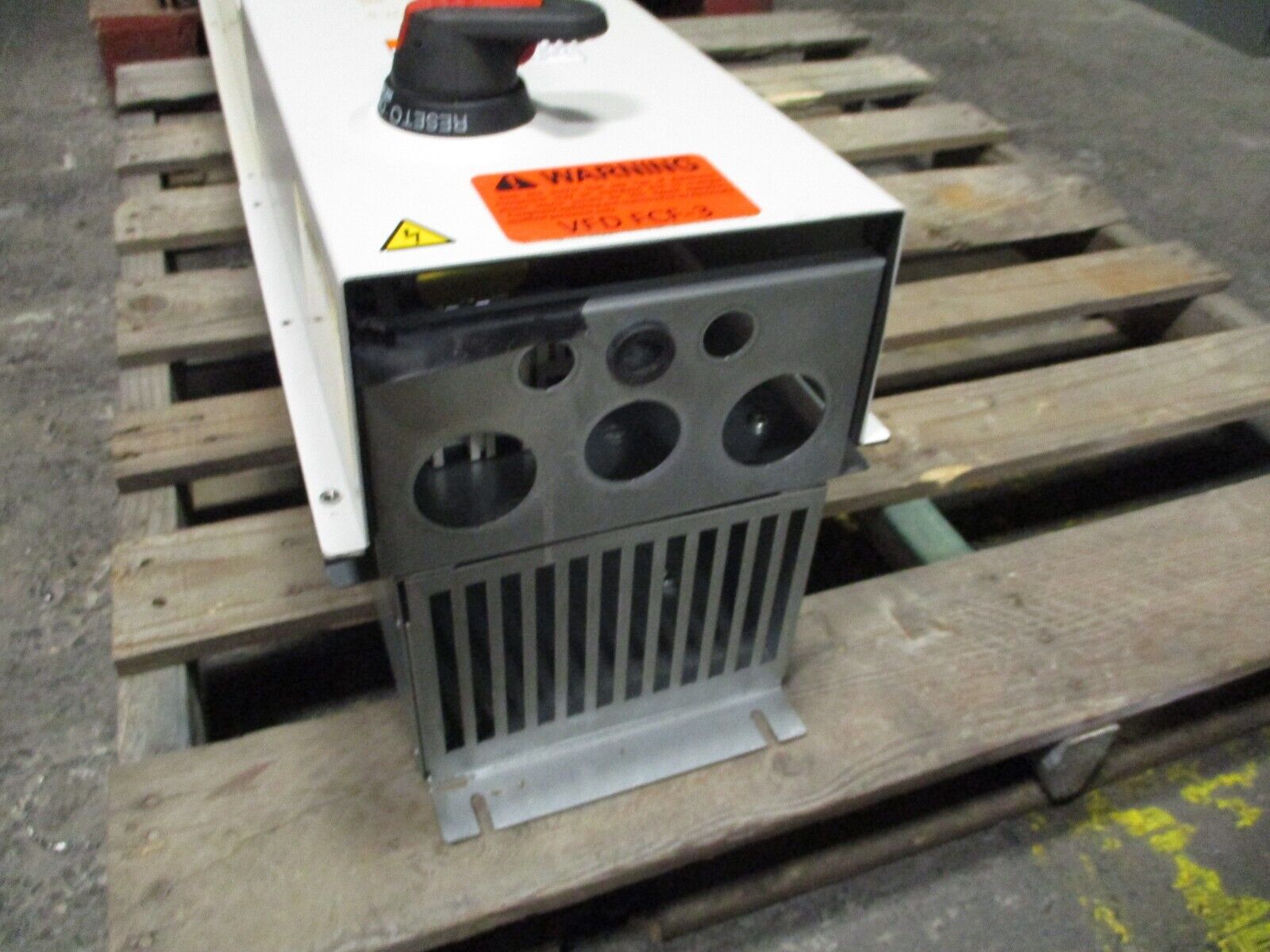 ABB ACS550 AC Drive w/ Disconnect ACS550-PC-072A-4+B0S5+L512 50HP 3Ph w/ Keypad