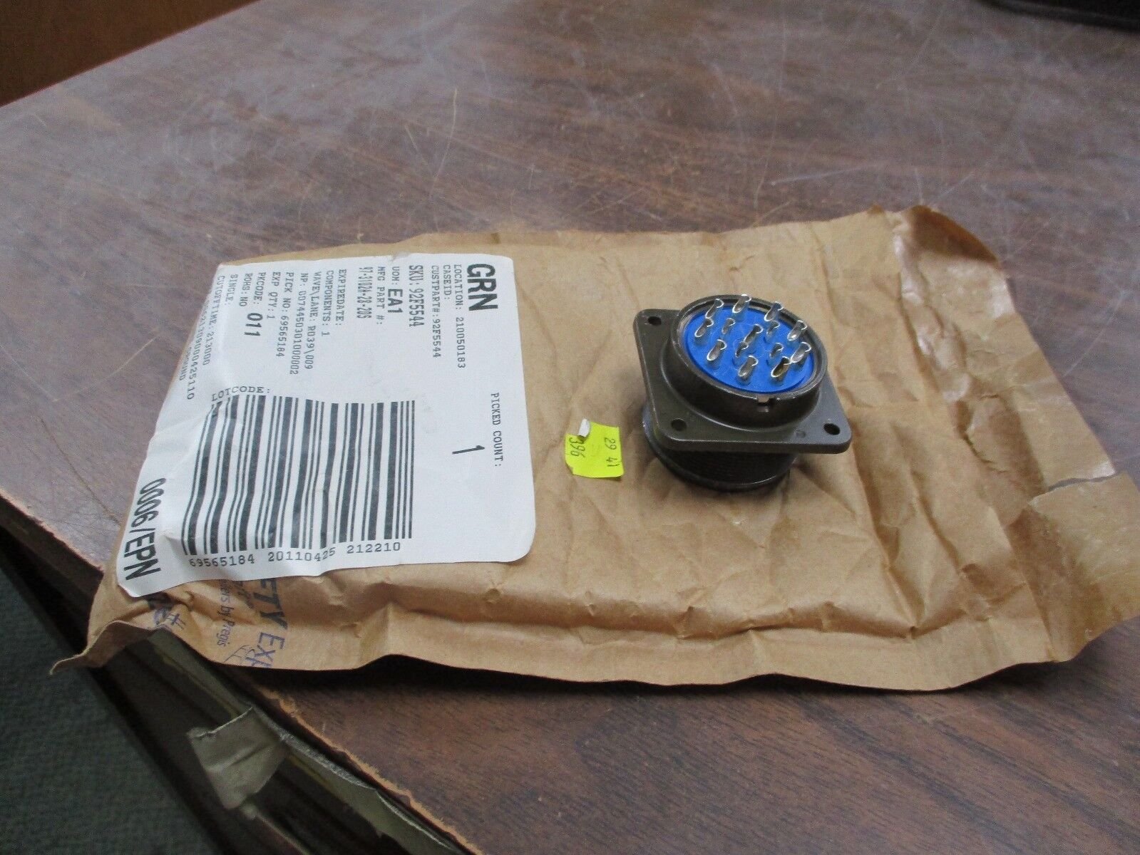 Amphenol 97 Series Cicular Connector 97-3102A-28-20S New Surplus