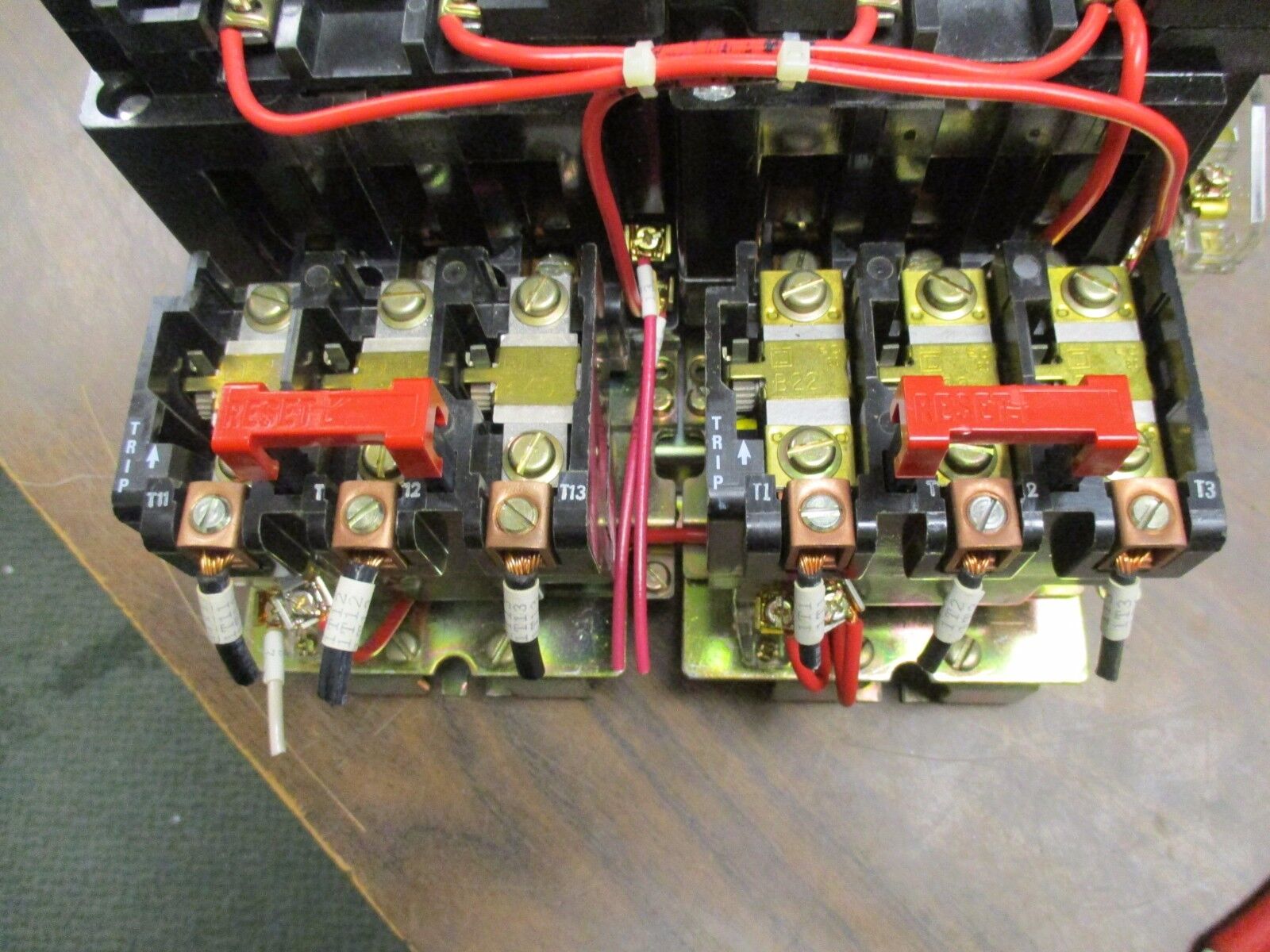 Square D Size 2 2-Speed Starter 8810 SD04 120V Coil 600V Used