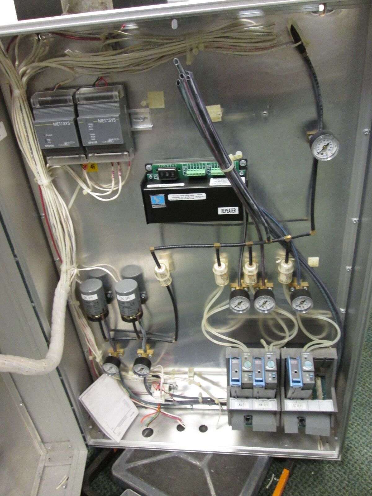 Metasys M-8100 Control Cabinet DX-9100-8454 XP9102 RS485 OAP102 OAP103 Used