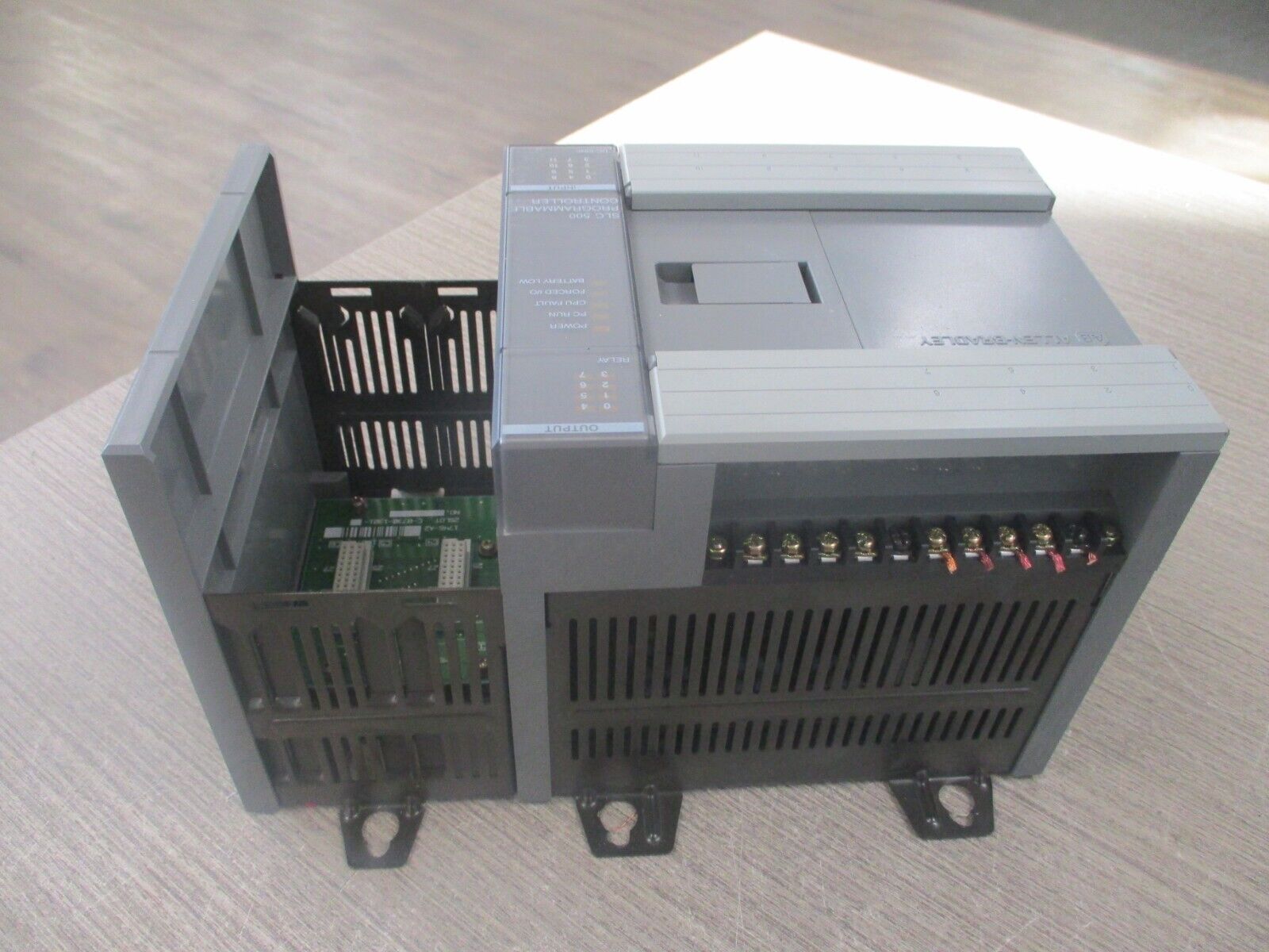 Allen-Bradley SLC 500 Processor Unit 20 I/O 1747-L20C Ser. C FRN 6 w/2-Slot Rack