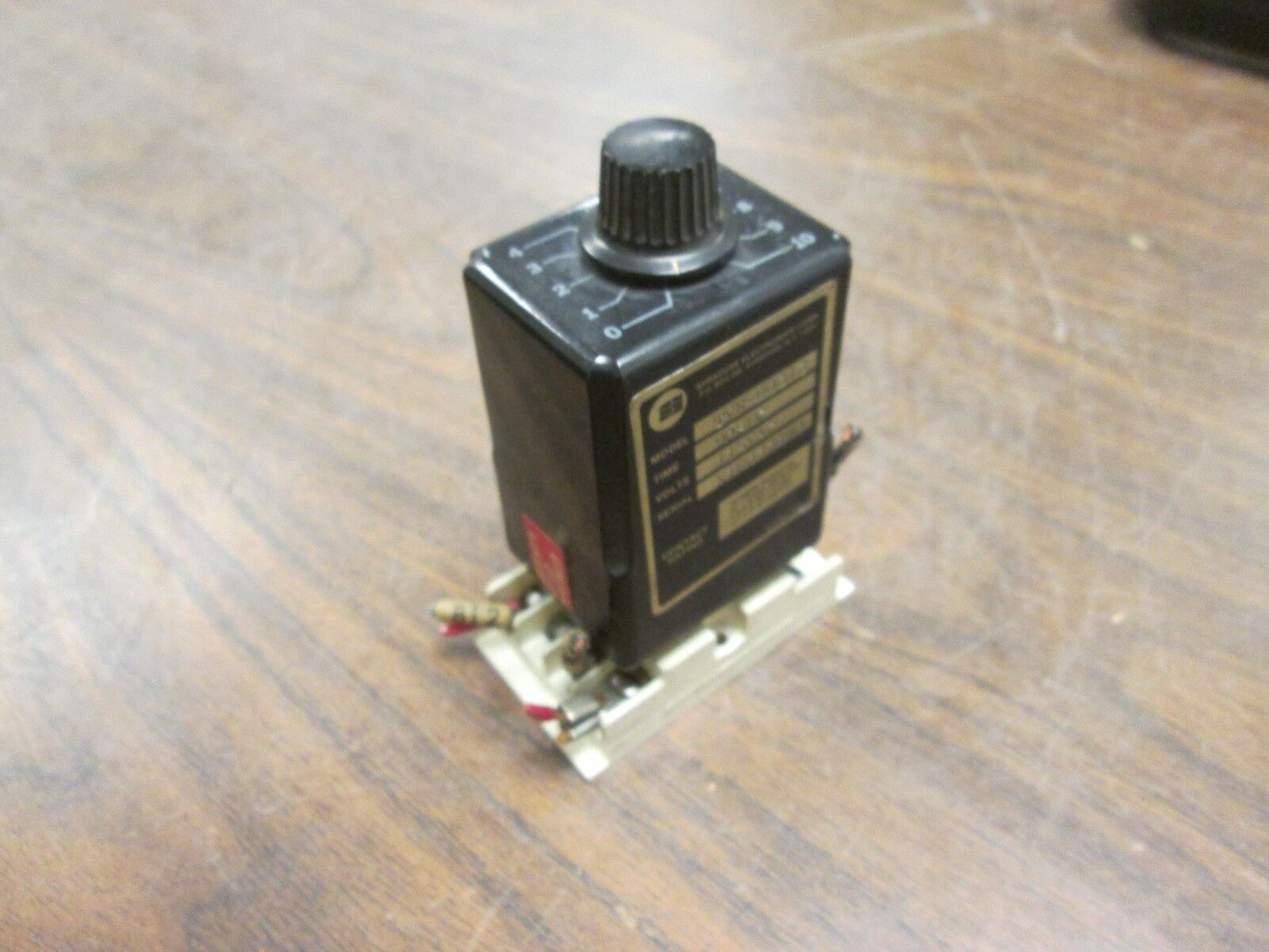 Syracuse Electronics Interval Relay TVR-00313 Time: 90 sec 115V Used