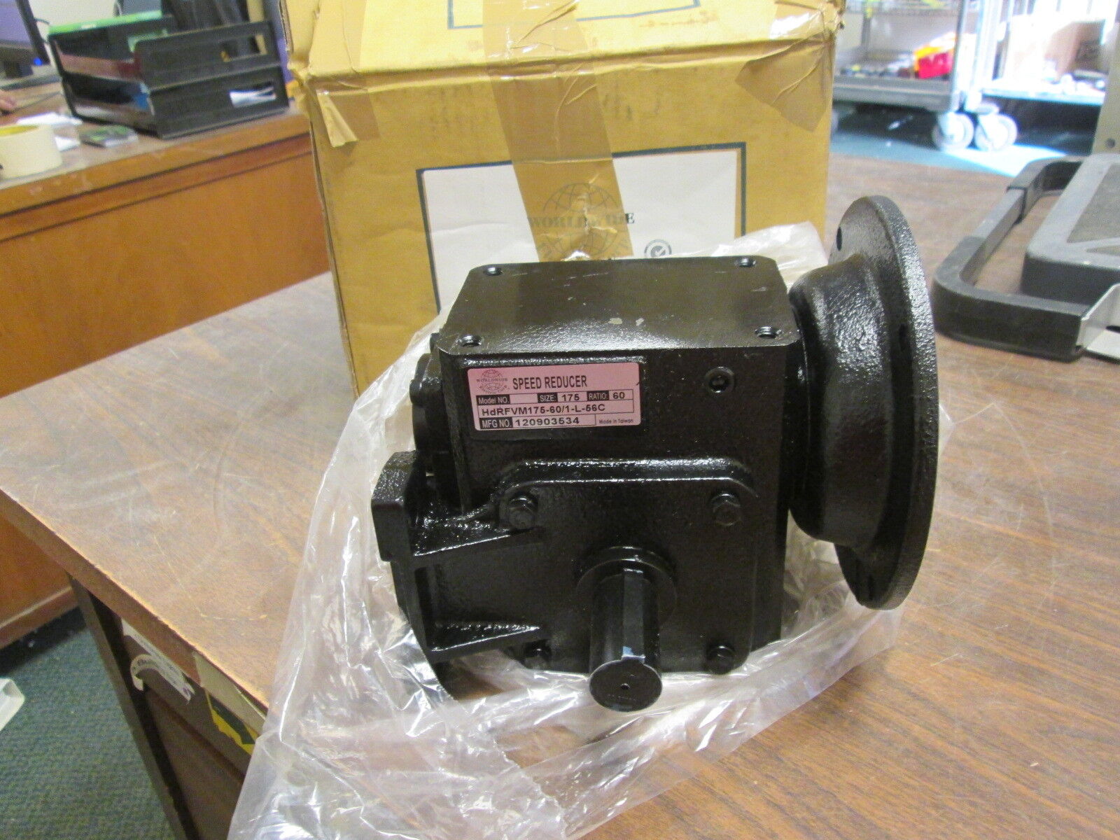 Worldwide Speed Reducer HdRFVM175-60/1-L-56C Size: 175 Ratio: 60 New Surplus