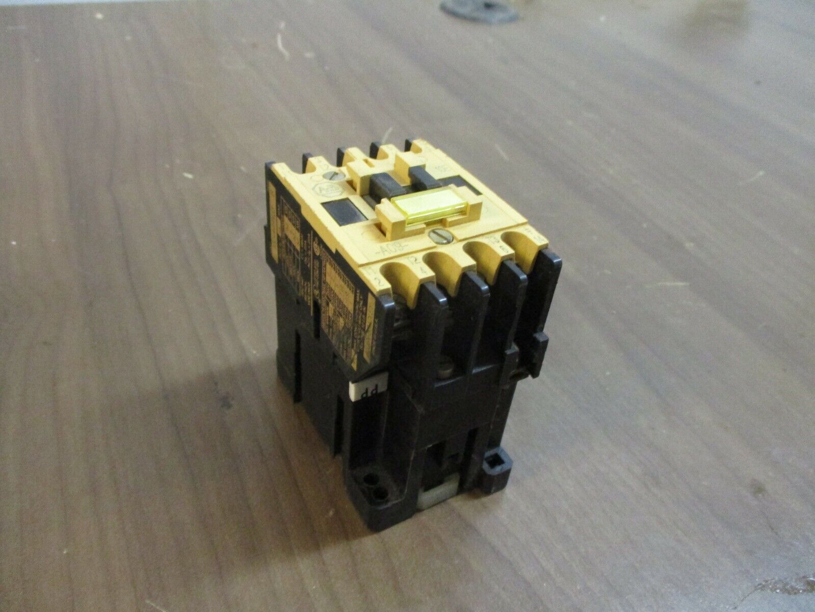 Allen-Bradley Contactor 100-A09NJ3 Ser. B 24V Coil 9A 600V Used