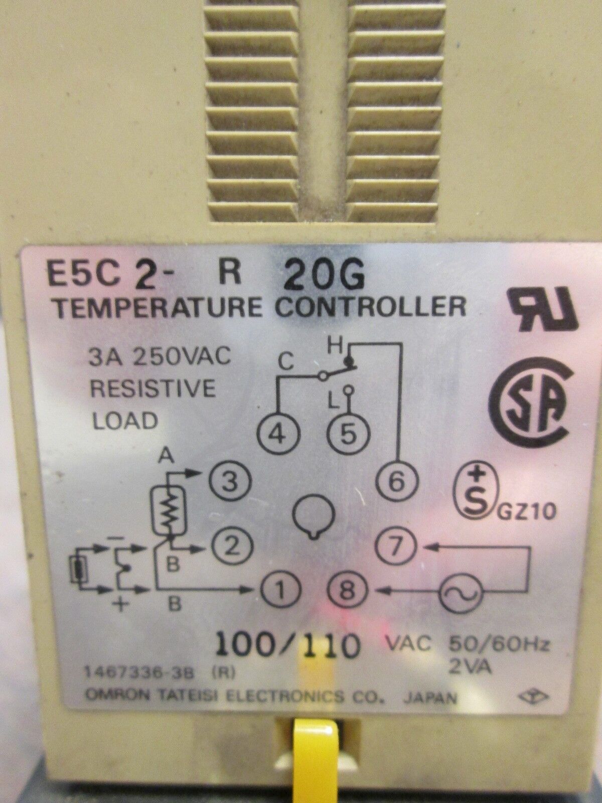 Omron Temperature Controller E5C2-R 20G 100/110V 50/60Hz 2VA Used
