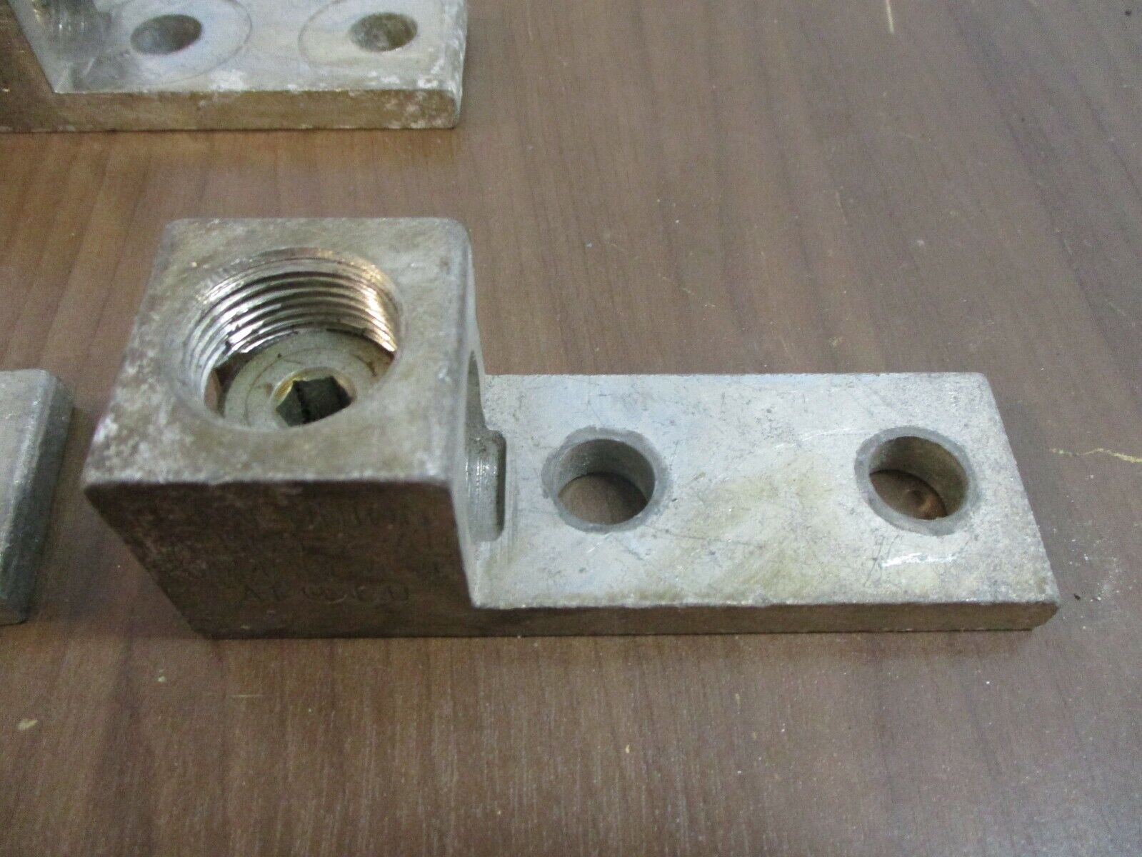 Penn-Union Mechanical Lug LA-600-2-AB 600MCM-4/0 *Lot of 3* Used
