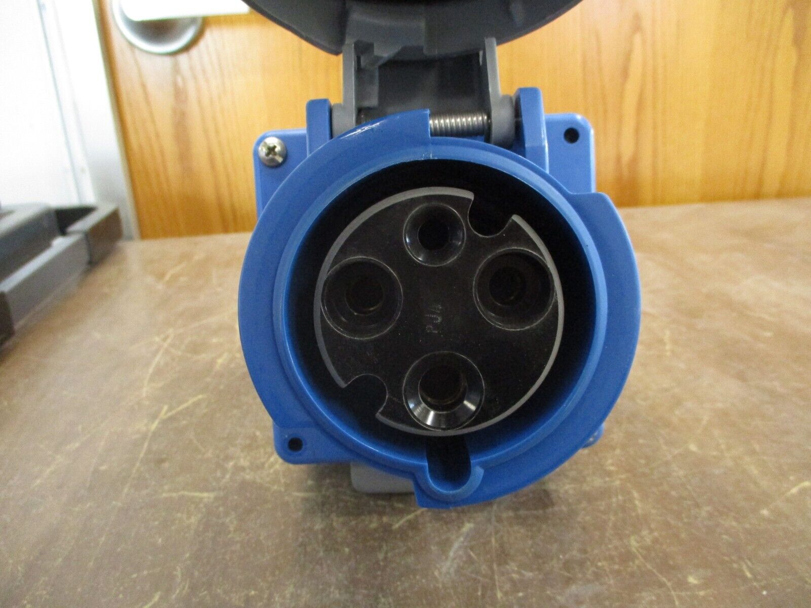 Hubbell Receptacle w/ Base 360R6W 60A 250V *Missing (2) Screws* Used