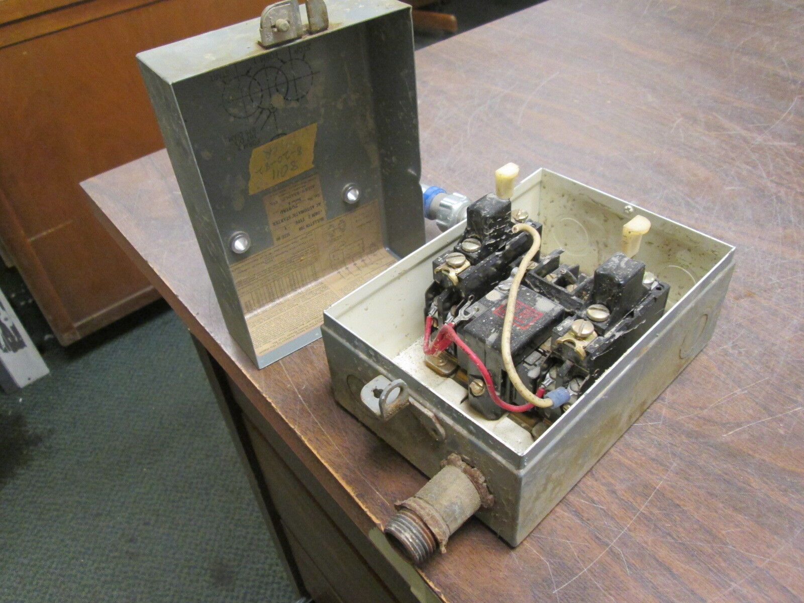 Allen-Bradley Enclosed Size 00 Starter 709TAD 120V Coil Used