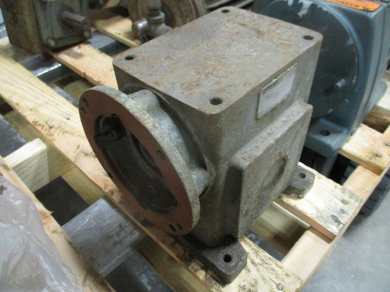 Reliance Gear Reducer 56E30 Ratio: 30 1HP In 1750RPM In 819 in-lb Torque Out