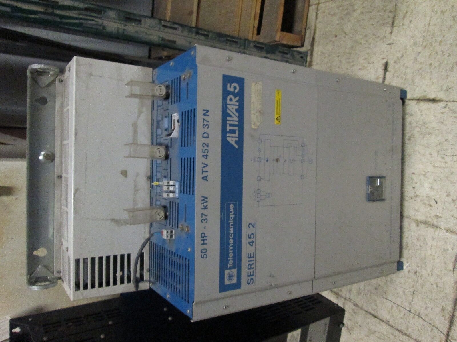 Telemecanique AC Drive ATV452D37N 50HP 460V Series 452 Used