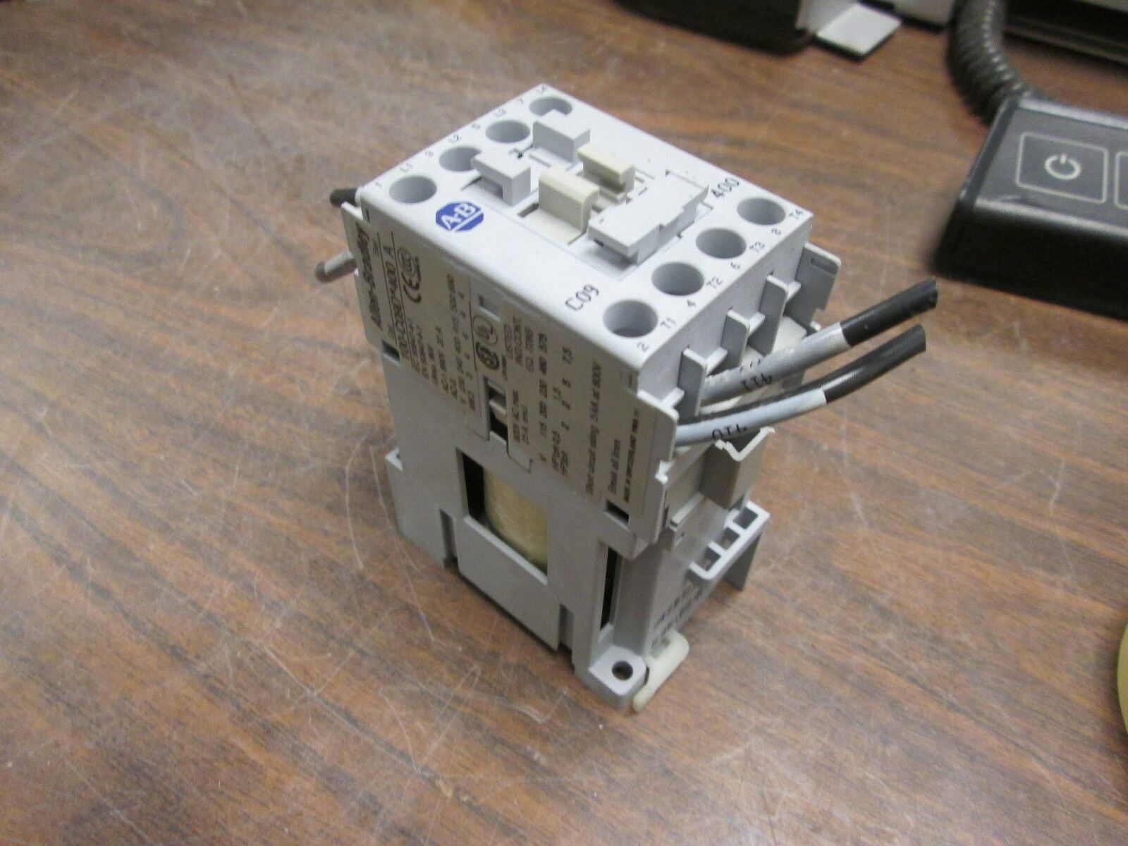 Allen-Bradley Contactor 100-C09D*400 24VDC Coil 25A 600V Used