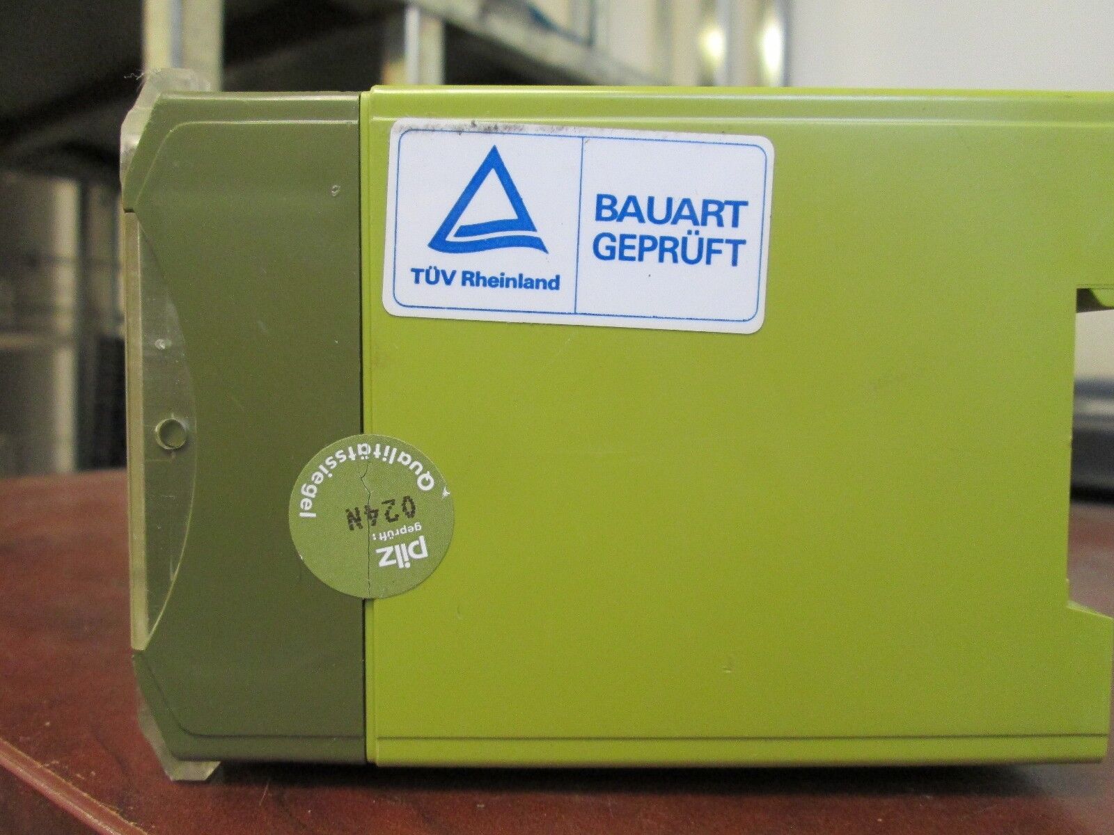 PILZ Safety Relay PZE7 120VAC 6VA 50/60Hz Used