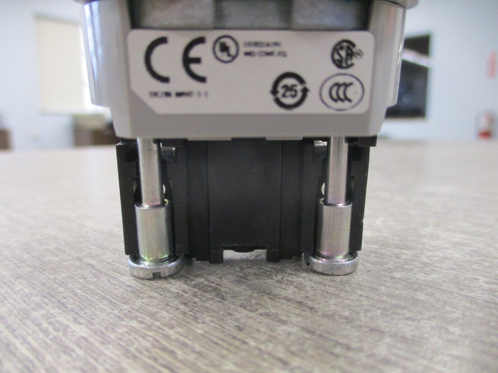 Allen-Bradley Selector Switch 800T-H5A Ser. T Type 4/13 New Surplus
