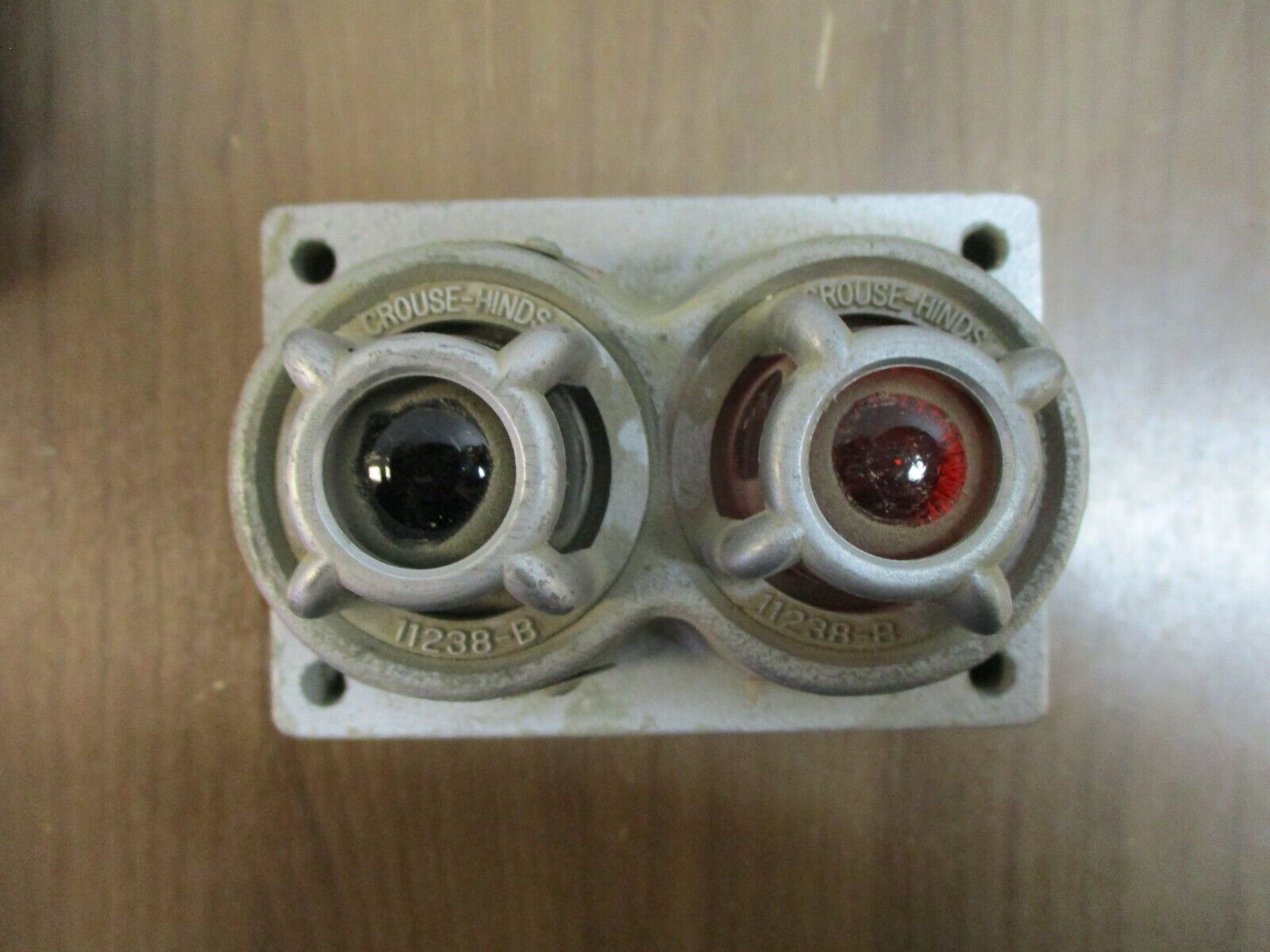 Crouse-Hinds Explosion Proof Pilot Light DS456 J1 J3 NX Red/Green 125V 12W Used