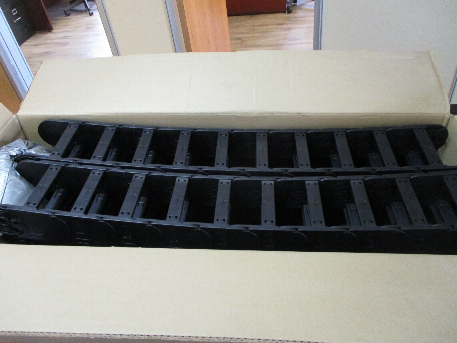 Igus Series 142 E4 / Light E-Chain 142-12-200-0 Length: 26ft New Surplus