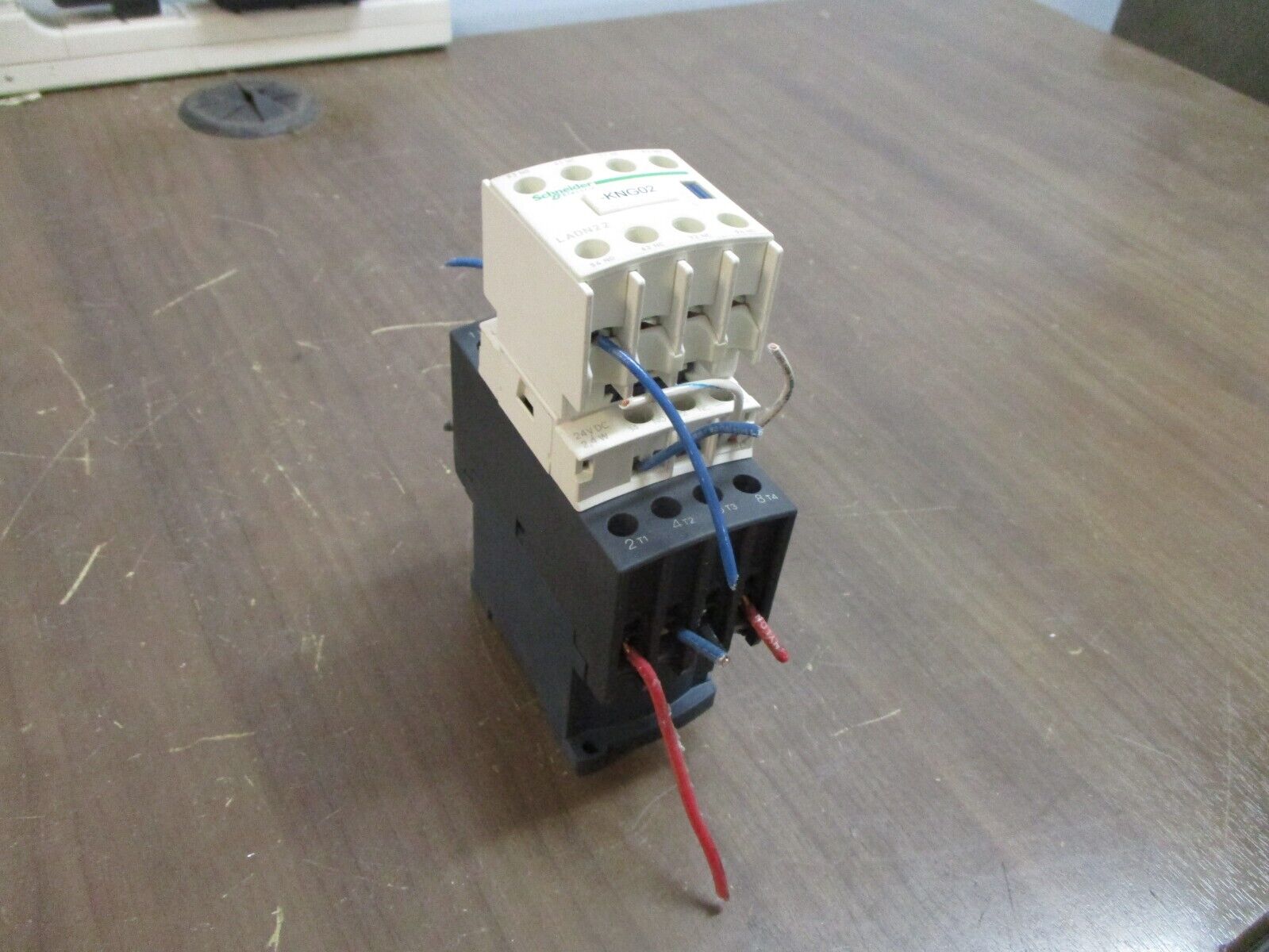 Schneider Electric Contactor LC1DT40 BL 24VDC Coil w/ Aux Contact Block Used