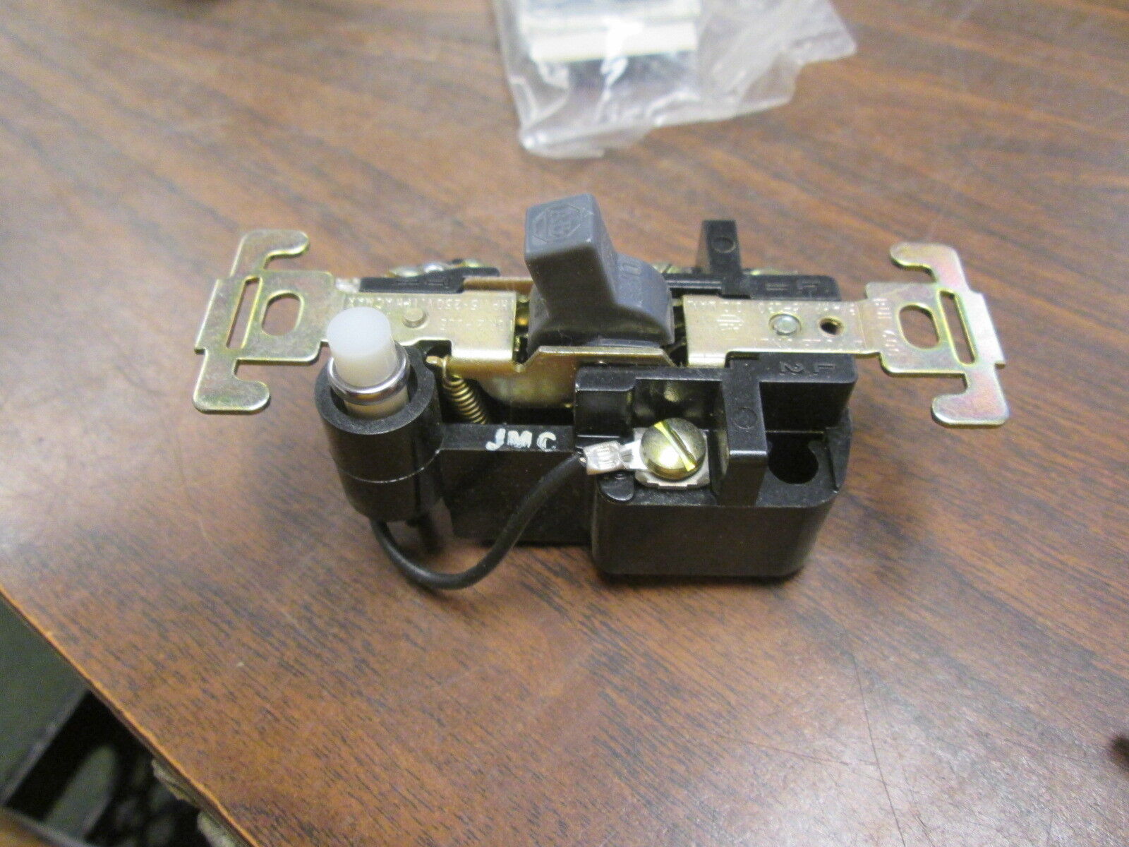 Allen-Bradley Manual Motor Starter 600-T0X216 240V Ser. B New Surplus