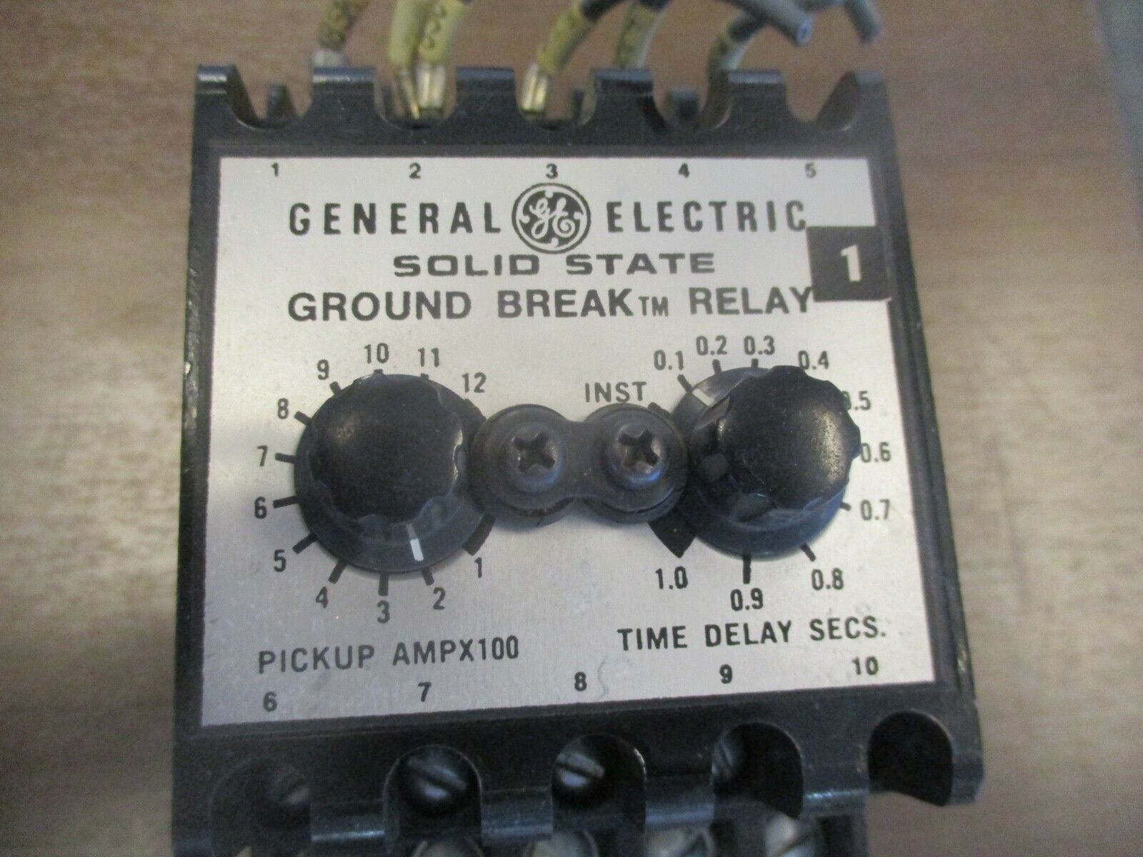 GE Solid State Ground Breaker Relay TGSR12 Pickup: 100-1200A Delay: 0-1 sec Used