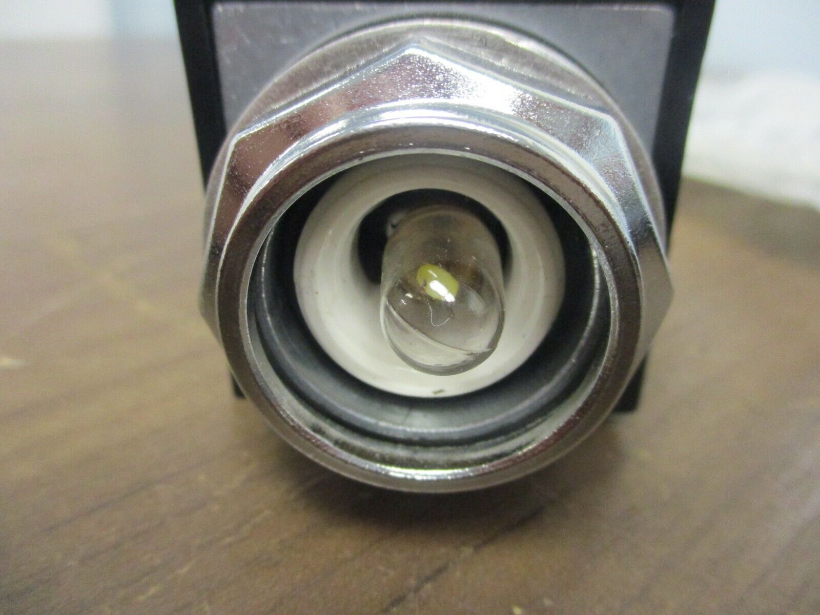 GE Illuminated Pushbutton CR104PBT11R1B2 120V New Surplus *No Box/Missing Lens*