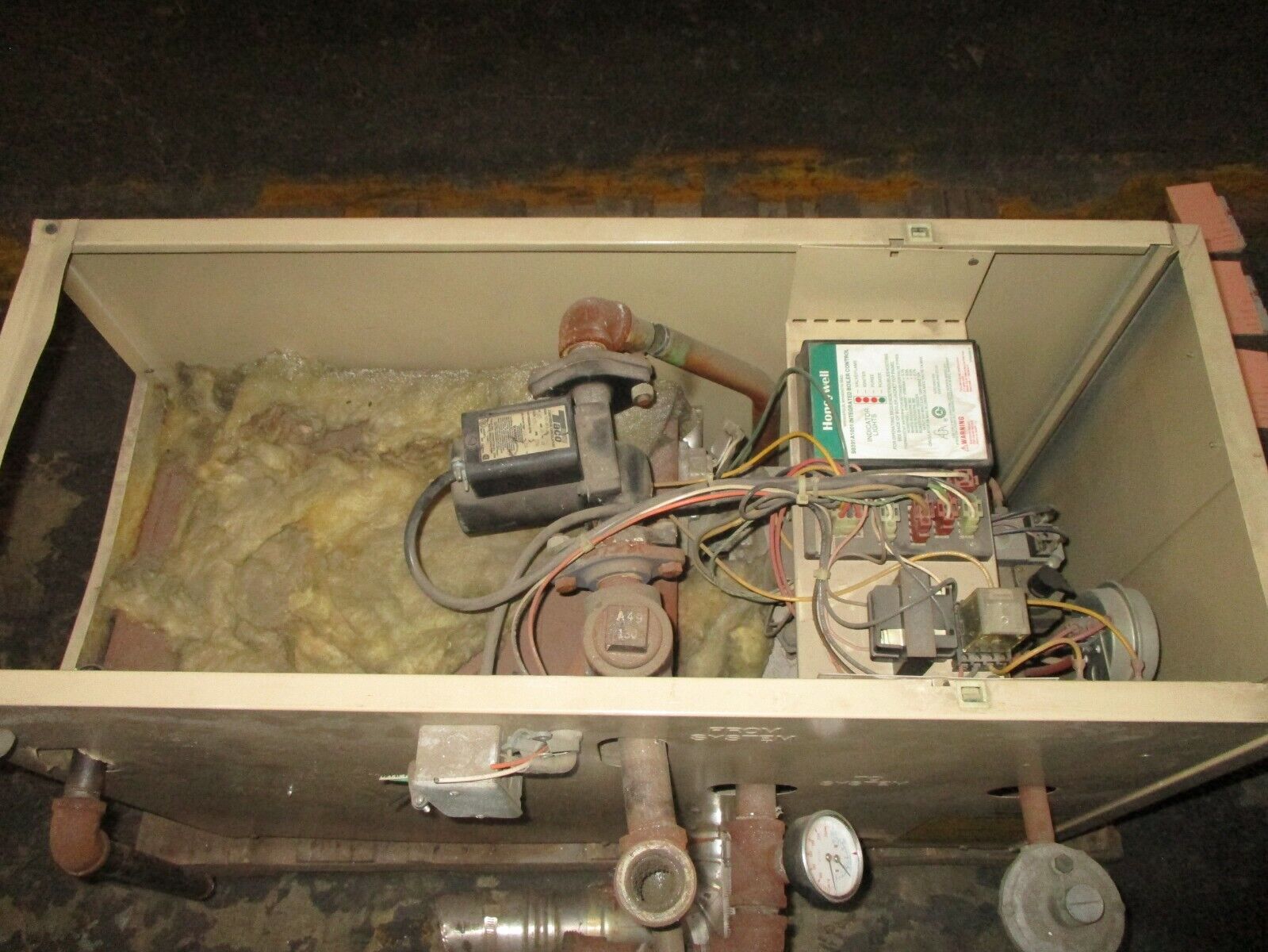 Weil-Mclain Natural Gas Boiler GV-6 Series 2 Input: 175,000 BTU 50PSI 120V 12A