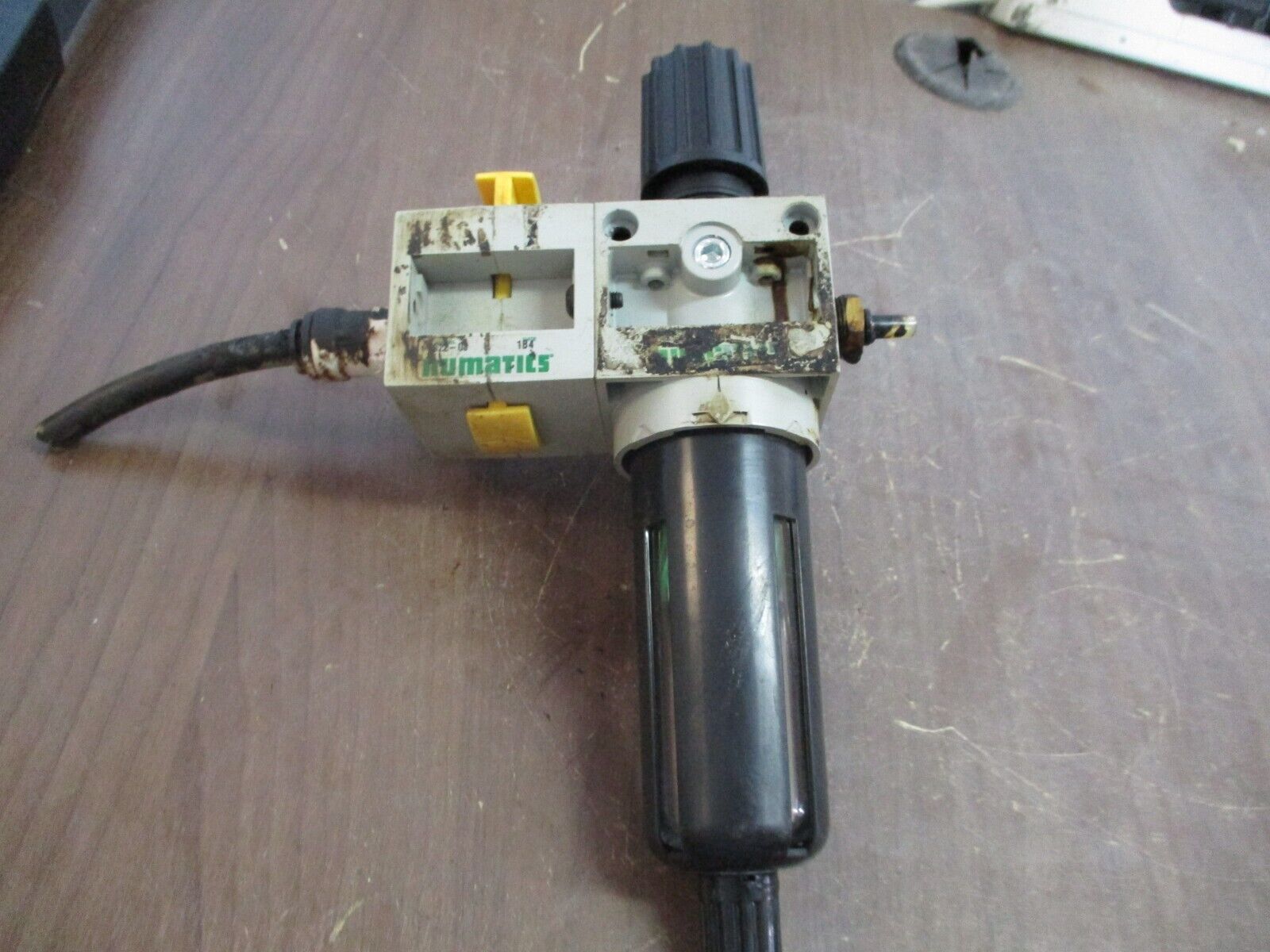 Numatics Flexiblok Filter Regulator C22D-03DGV w/ VS22-03 Lock Out Valve Used