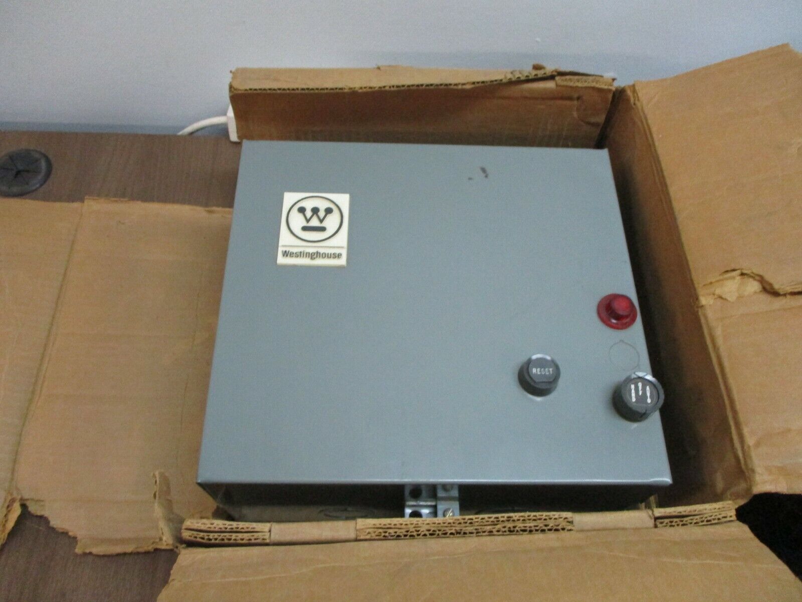 Westinghouse Enclosed Size 1 Starter B200J1CA-ALT 120V Coil Nema 12 Enclosure