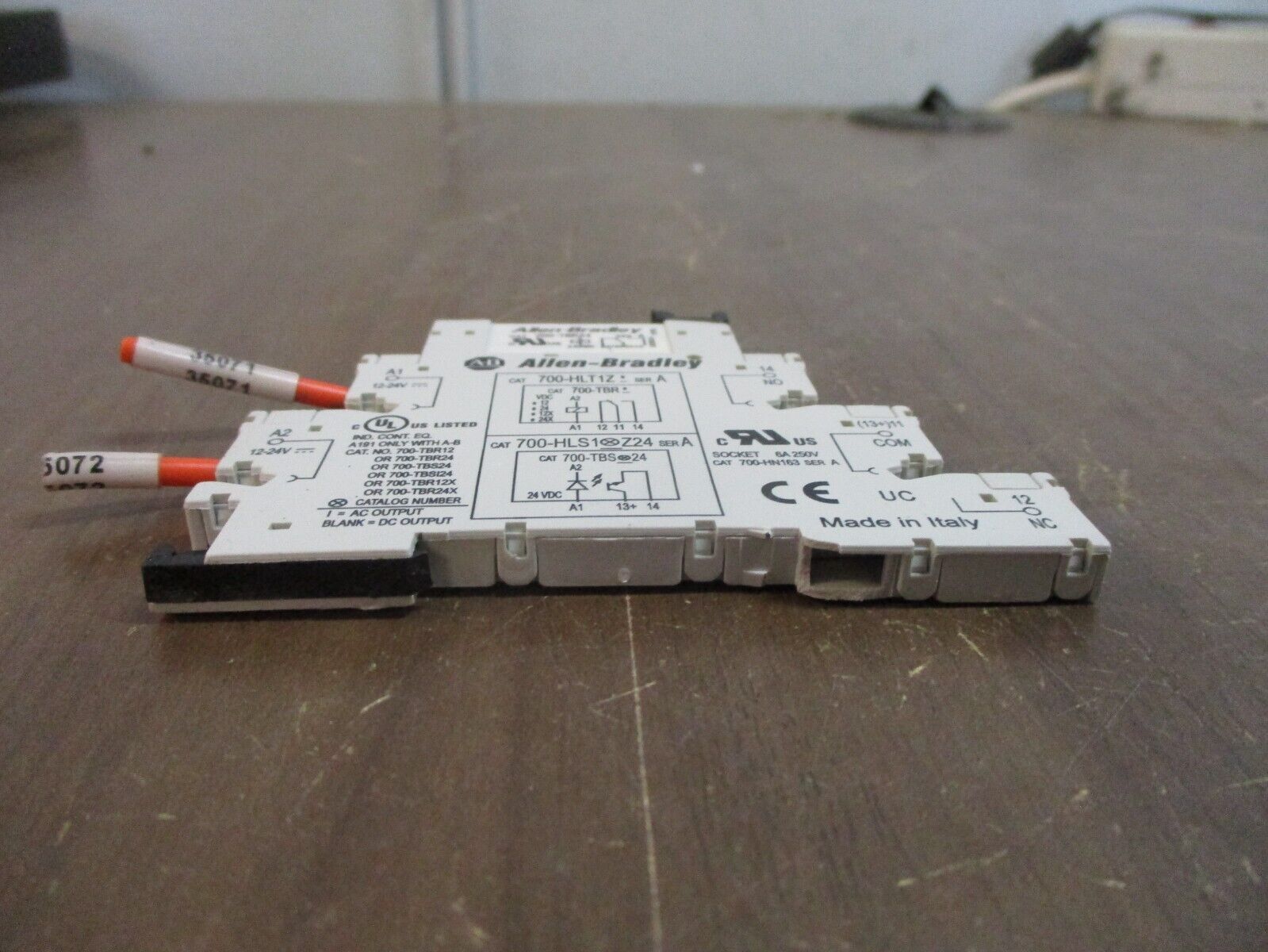 Allen-Bradley Relay 700-TBR24 Ser. A 24VDC w/ 700-HLT1 Base *Broken Bottom* Used