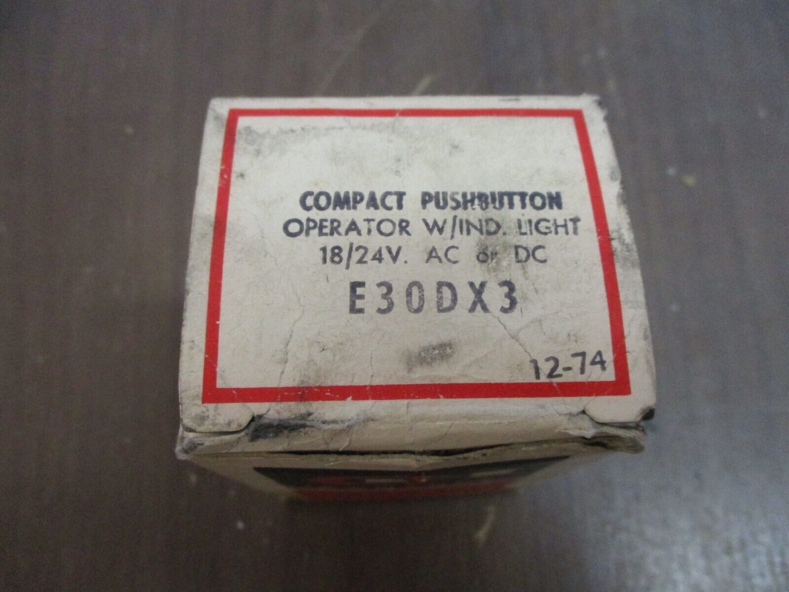 Cutler-Hammer Compact Pushbutton Operator E30DX3 18/24V w/ Indicator Light