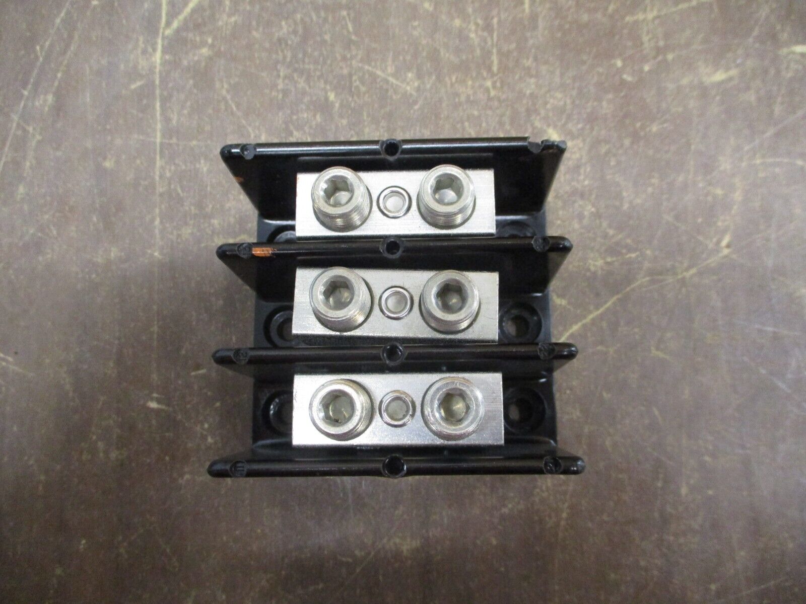 Buss Power Distribution Block 16204-3 175A 600V 3P Line (1): 2/0-8, 10-14 Used