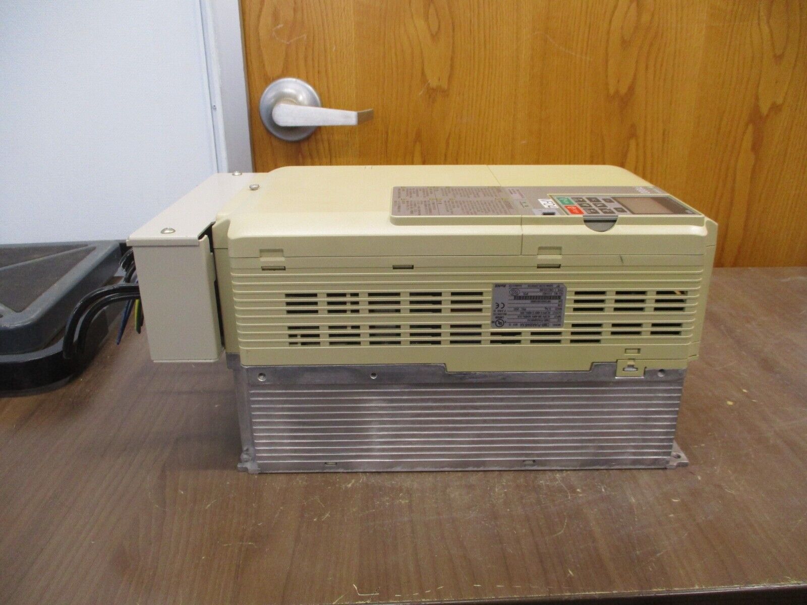 Yaskawa P1000 AC Drive CIMR-PU4A0044FAA Rev. D 30HP 3Ph w/ Keypad Used