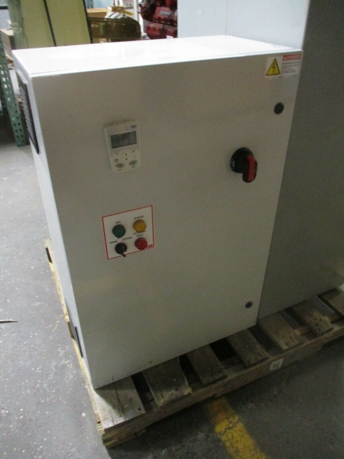 ABB ACH550 Nema 12 AC Drive ACH550-UH-044A-4+5H4302T-CBF 30HP 460V 44A Used