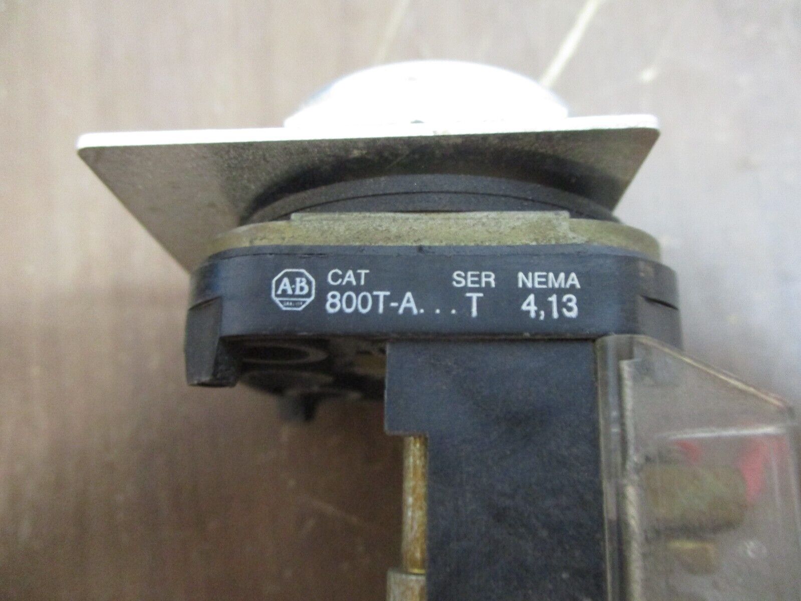 Allen-Bradley Flush Head Push Button 800T-A… Ser. T Type 4, 13 Red Used