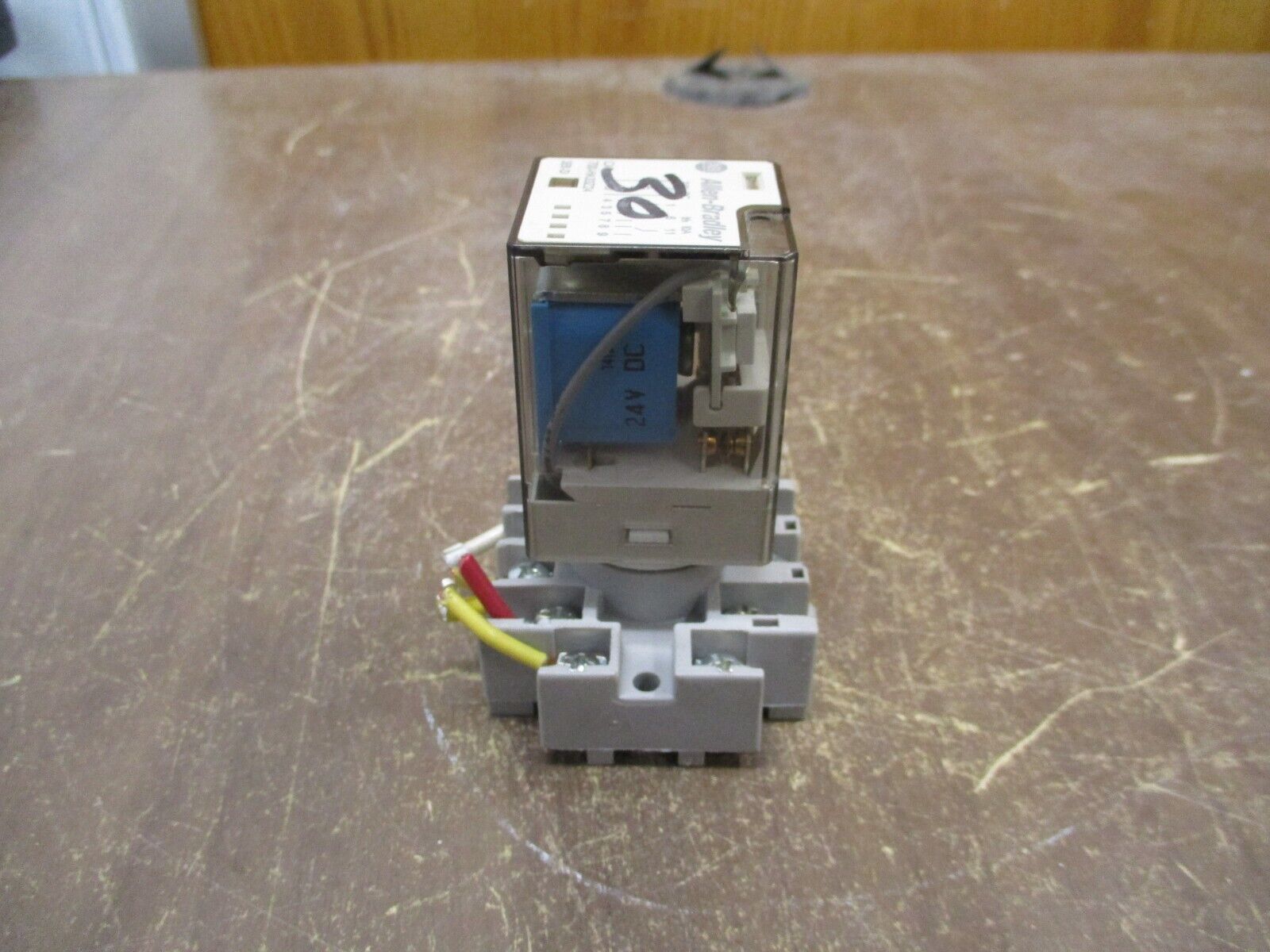 Allen-Bradley Relay 700-HA33Z24 24VDC Coil w/ Base Used