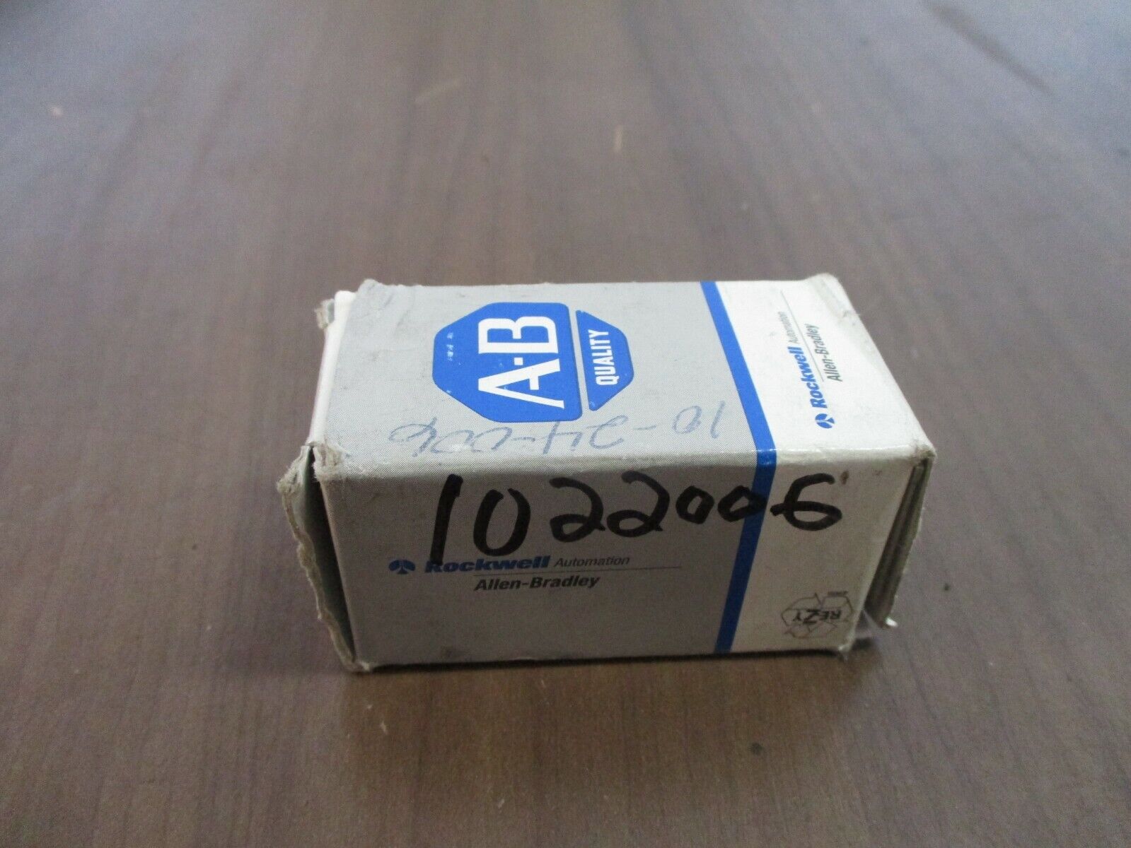 Allen-Bradley Relay 700-HB33A24 Ser. B 24V 50/60Hz 10A New Surplus