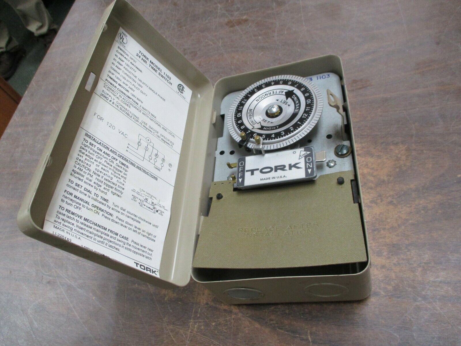 Tork 24Hr Time Switch 1103 Switch: DPST 40A 120-277V Motor: 120V 60Hz Used