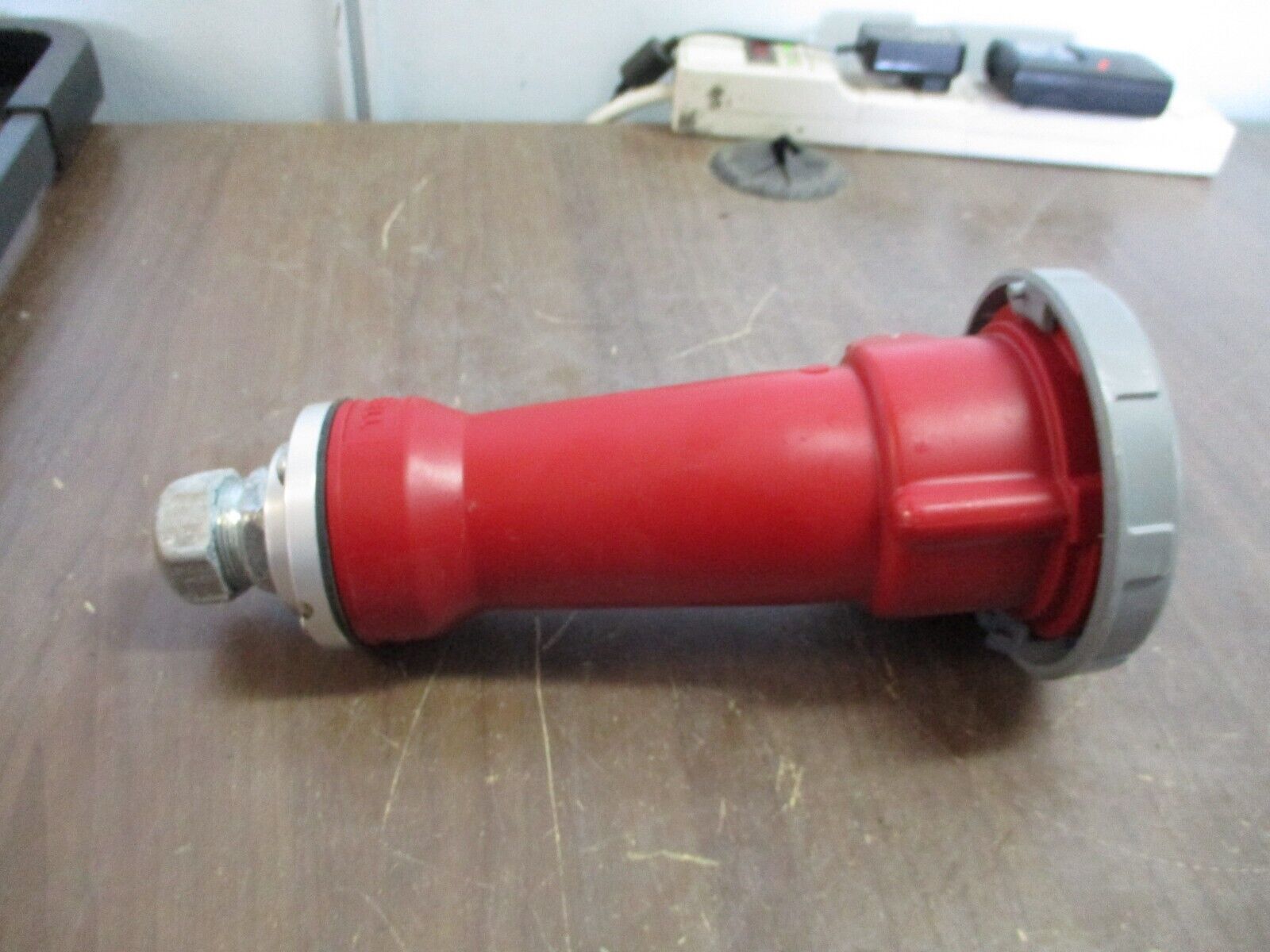 Hubbell Connector 532C6W 32A 220/680V 3P+N+G *Conduit End* Used