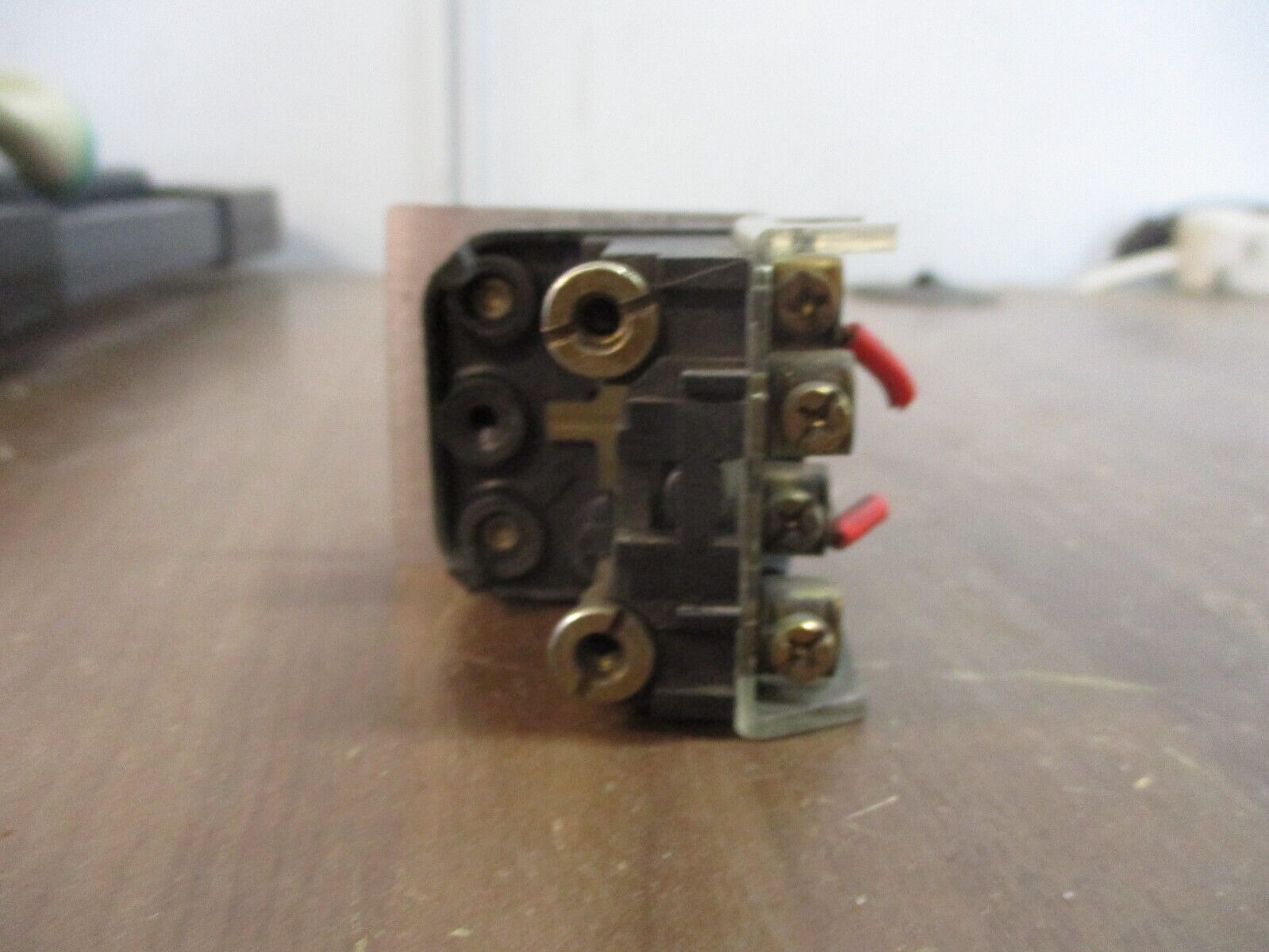 Allen-Bradley Flush Head Push Button 800T-A… Ser. T Type 4, 13 Red Used