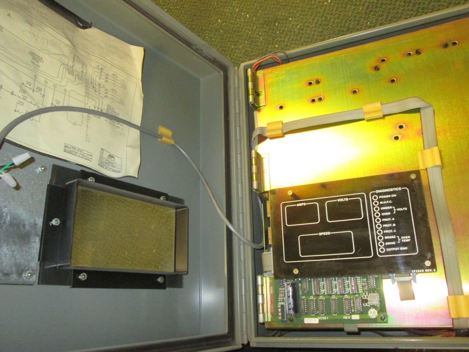 Allen-Bradley  AC Drive  1334-CJB  3Ph  IN: 6.5A 460V  OUT: 7.5A 0-460V Used