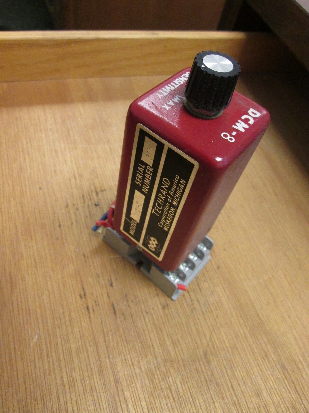 Techrand Sensitivity Relay DCM-8 w/ base Used