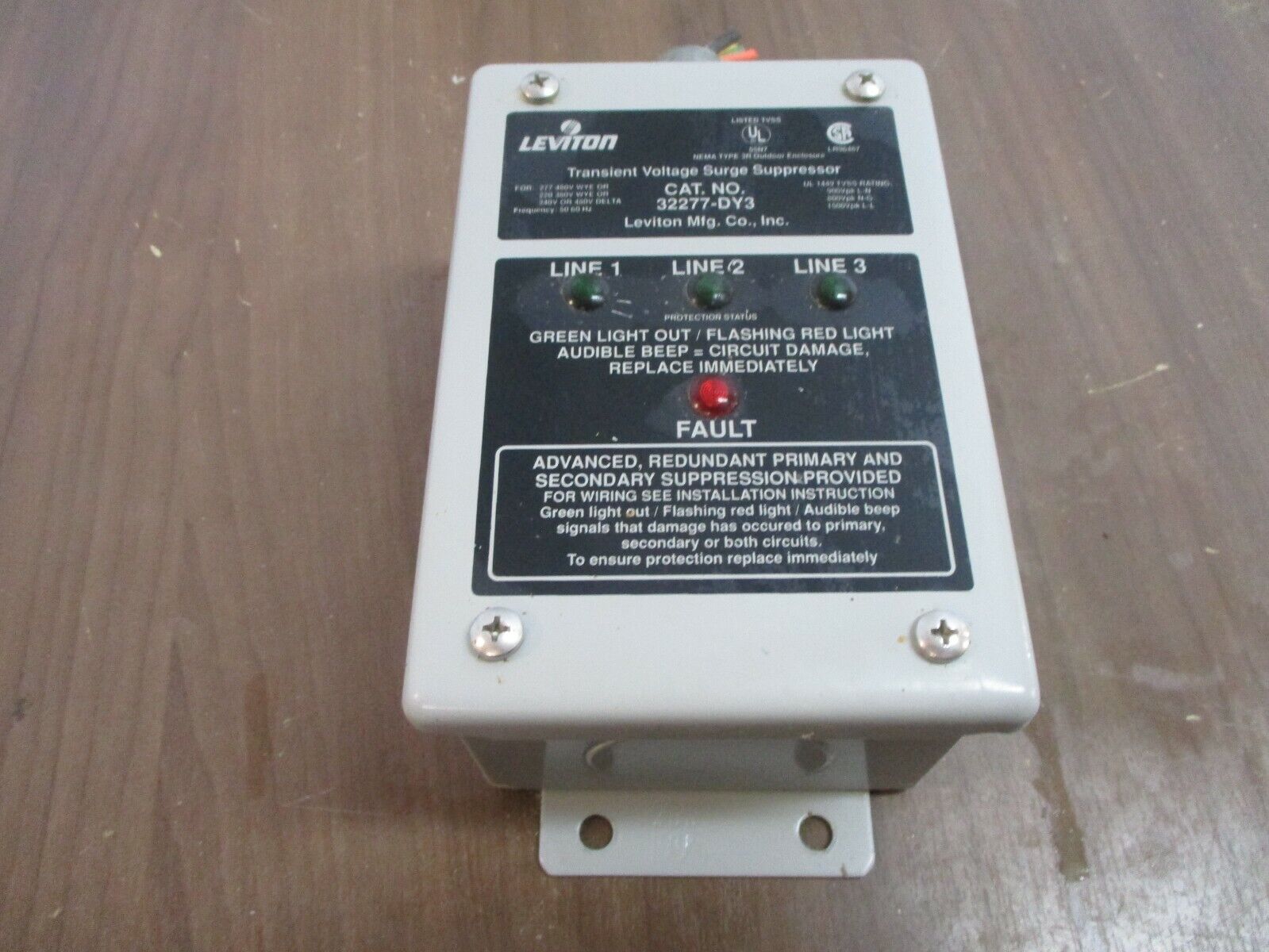 Leviton Surge Suppressor 32277-DY3 277/480VY 240/480V 50-60Hz Used