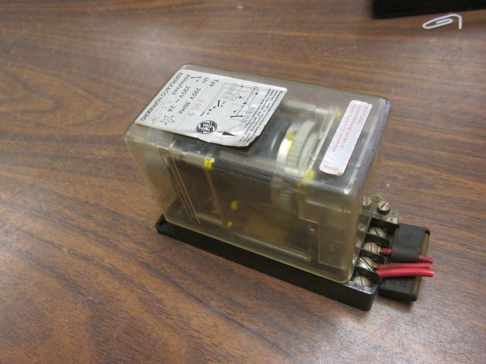Eberle & Co Timer 605.0 , 2.5-130 Sec. 220V 3A 50Hz *Cracked Corner* Used