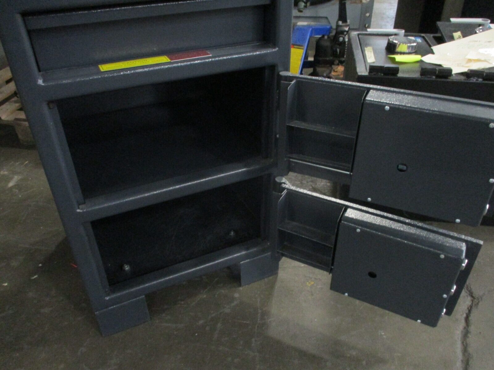 AMSEC Time-Delay/Manager Key Safe Size: 32" x 22" x 21" Used