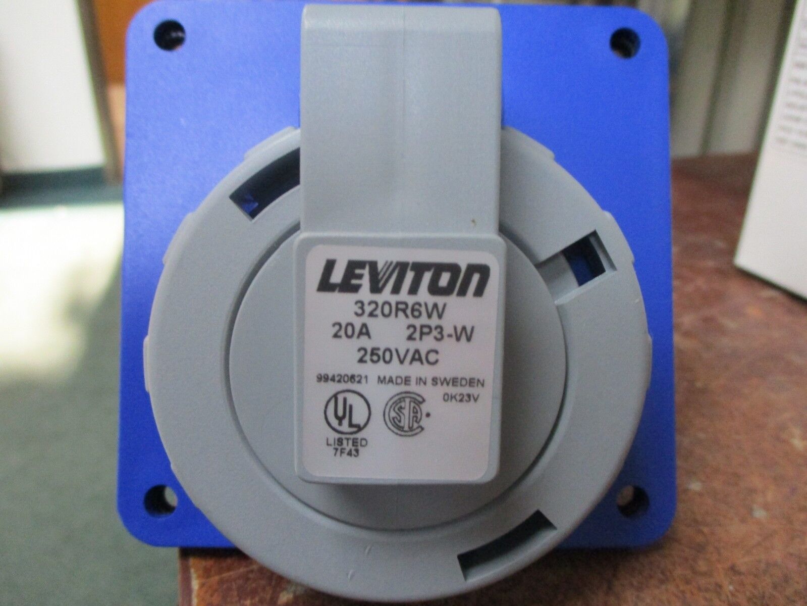 Leviton Watertight Receptacle 320R6W 20A 250V 2P 3W New Surplus