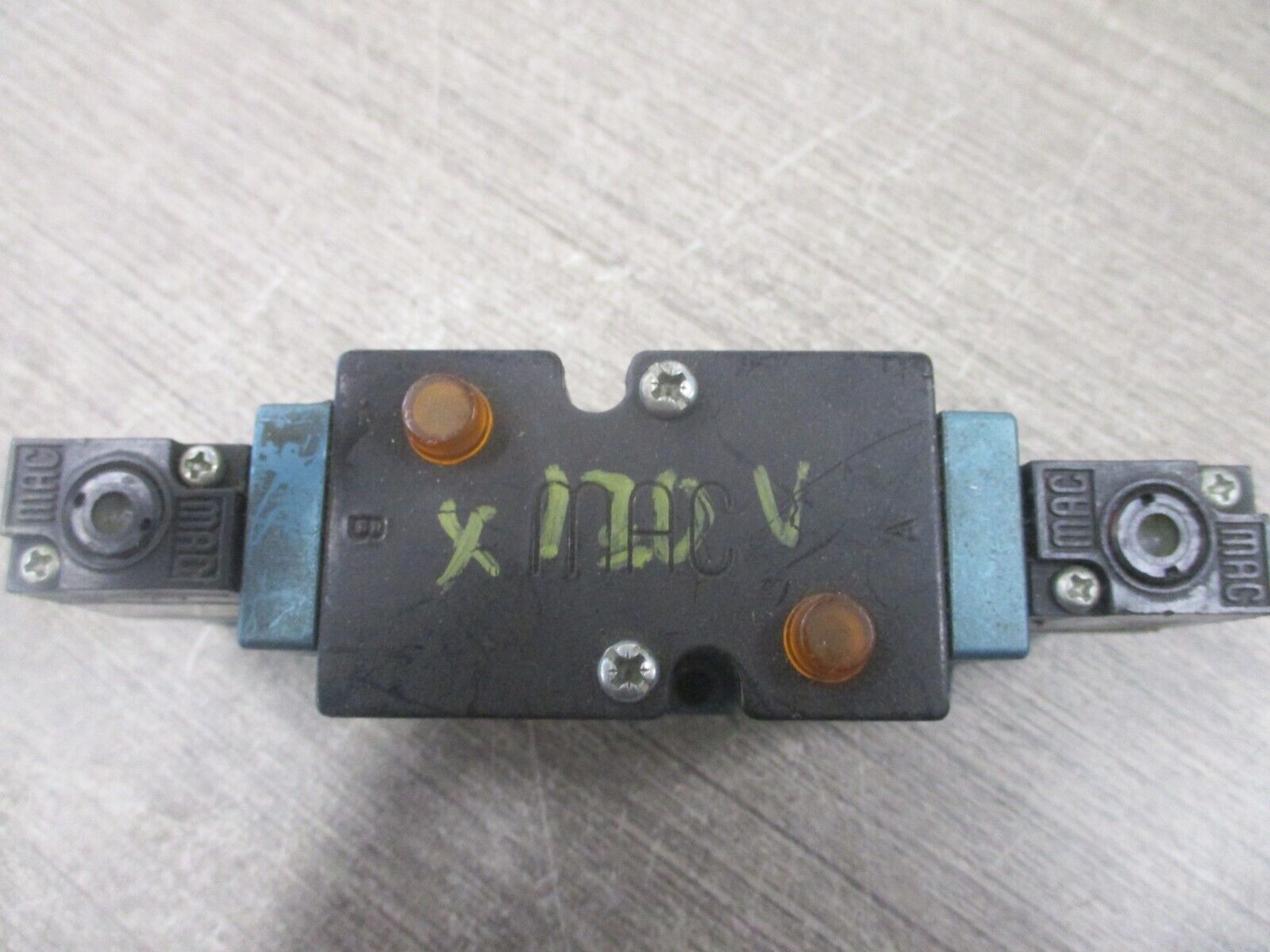 MAC Solenoid Valve 82A-BC-000-TM-DAAE-3DA Used
